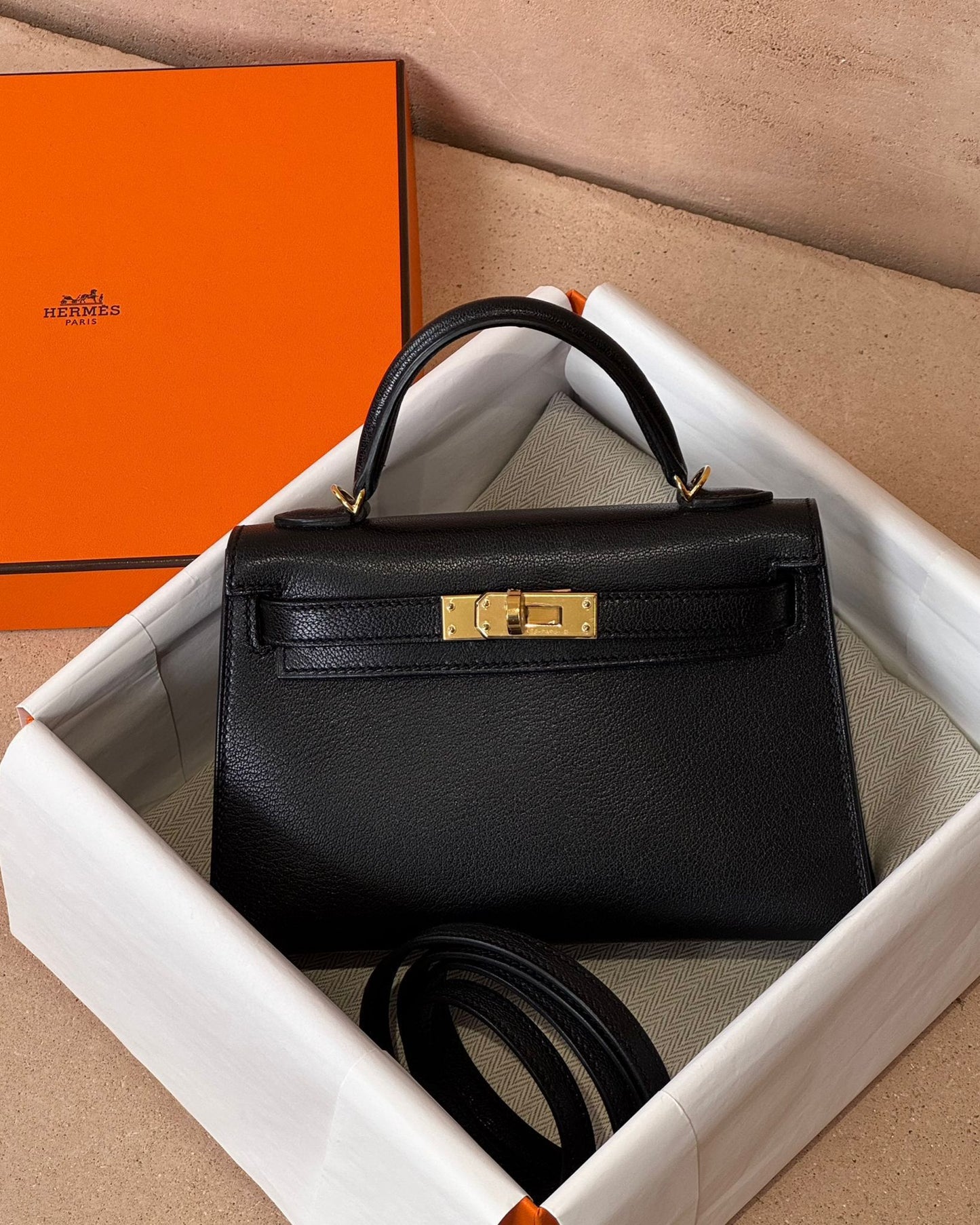 Hermès Mini Kelly - Black Chevre Chamkila | Gold Hardware