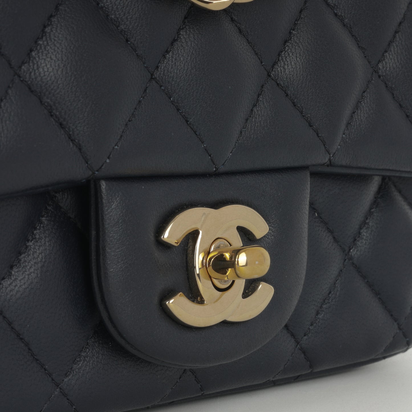 Mini Square Classic Flap