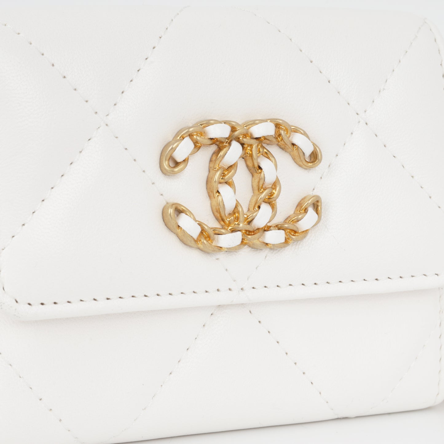 19 Cardholder on Chain - White Lambskin | Gold & Ruthenium Hardware
