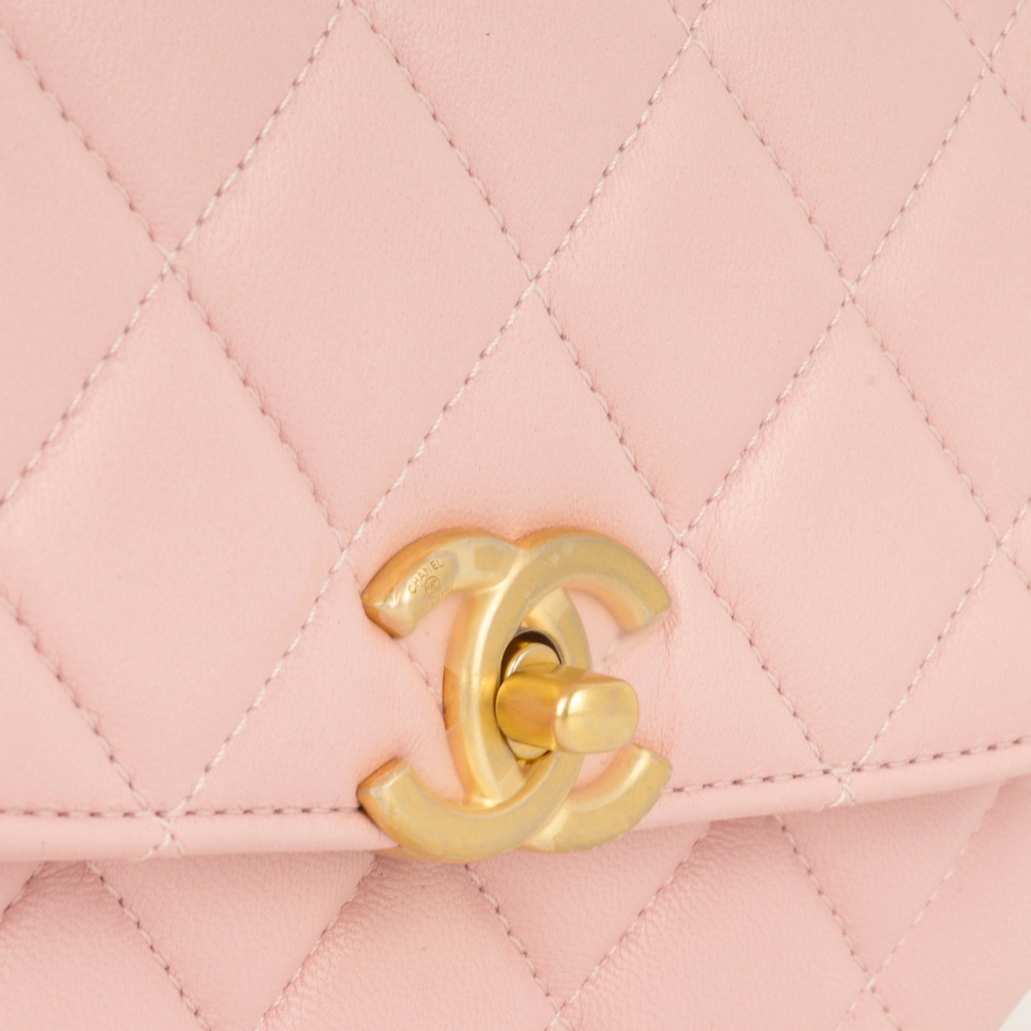 Seasonal Flap W/Logo Top Handle