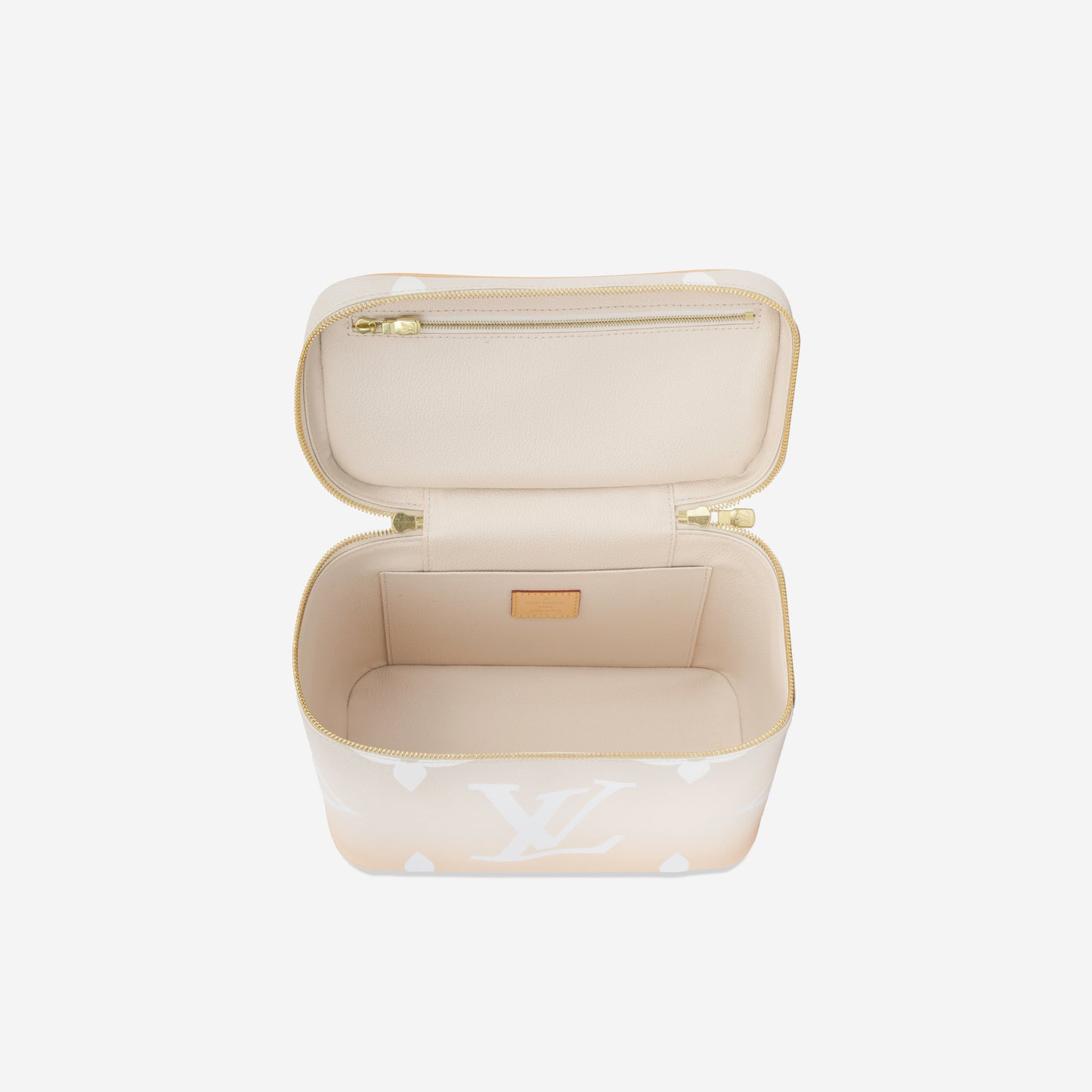 Nice BB Vanity - By The Pool