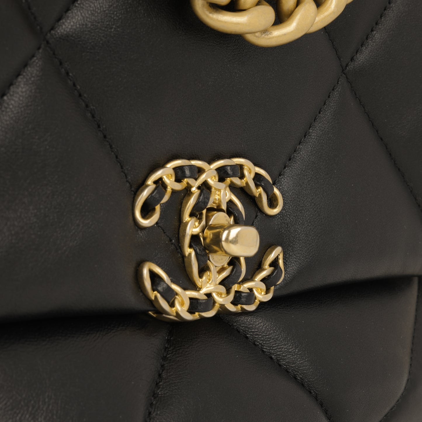 Chanel Small 19 Flap Bag - Black
