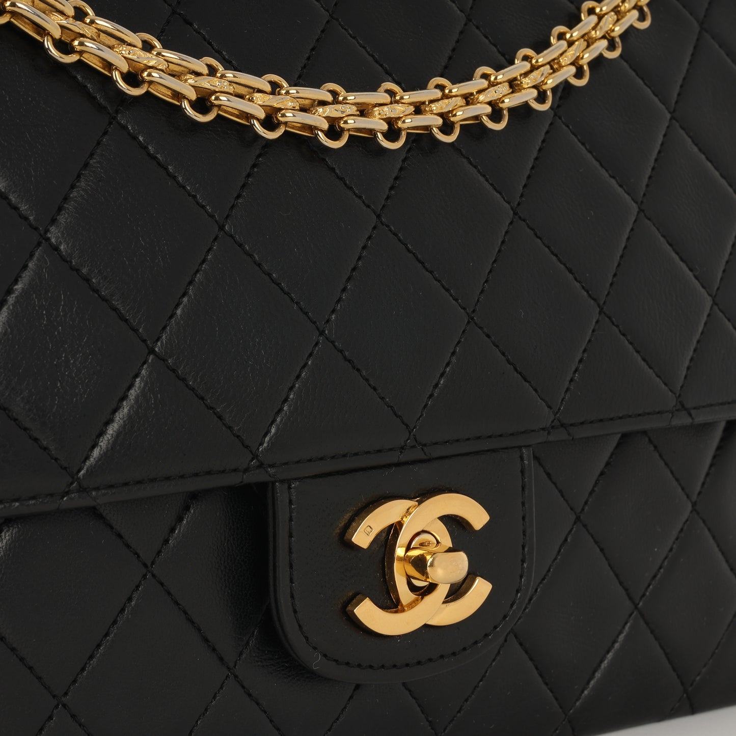 Vintage Medium Classic Flap