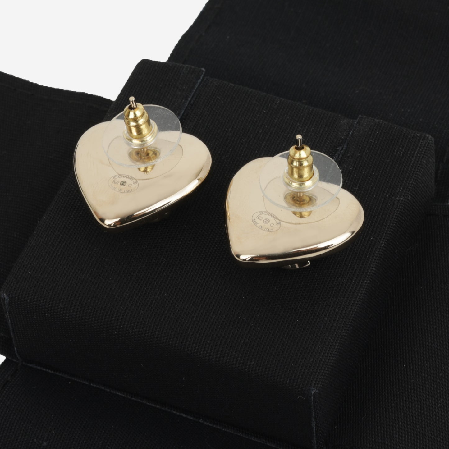 Chanel CC Heart Shape Earrings- Pearl / Champagne Gold