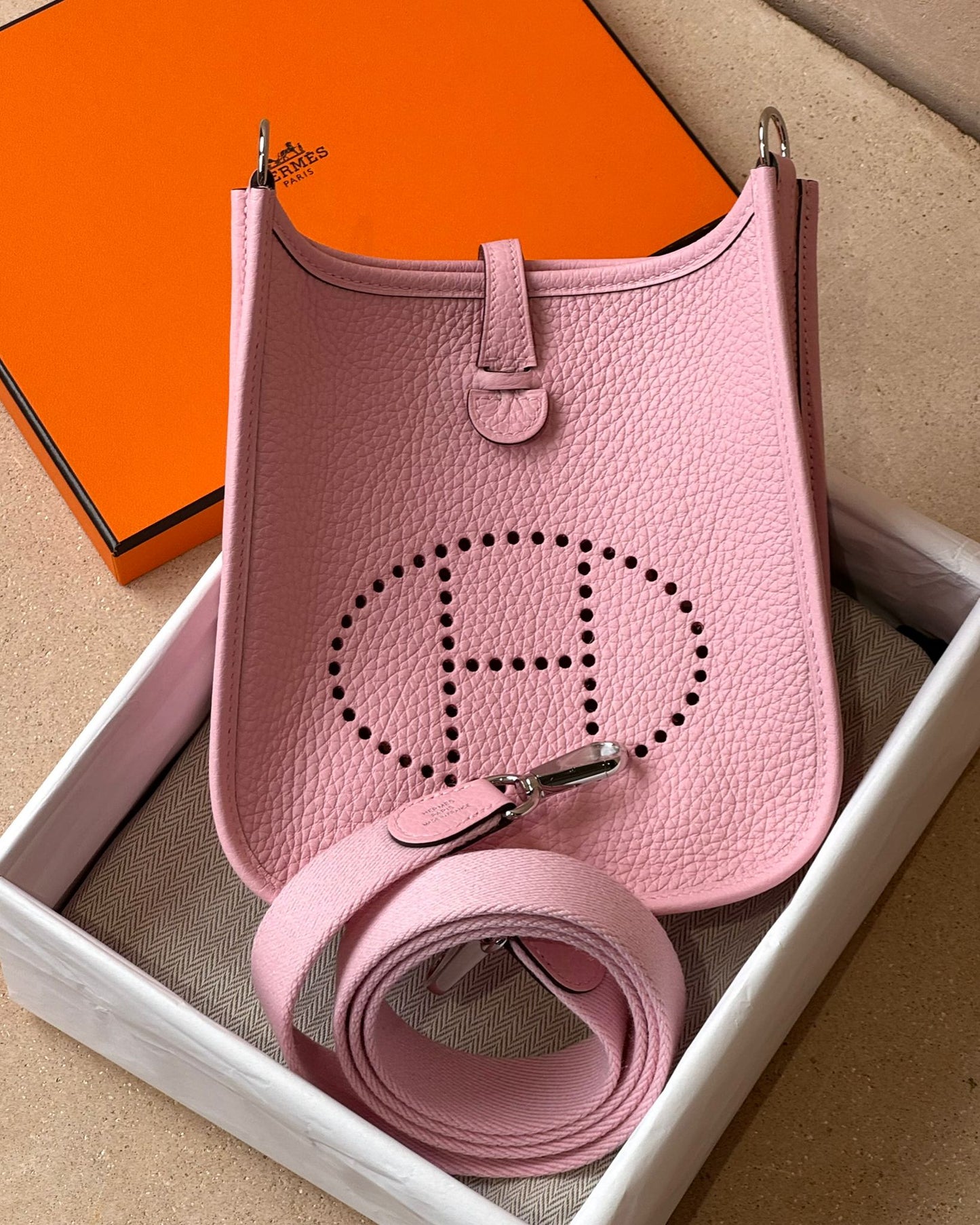 Hermès Mini Evelyne 16 - Rose Sakura Clemence | Palladium Hardware