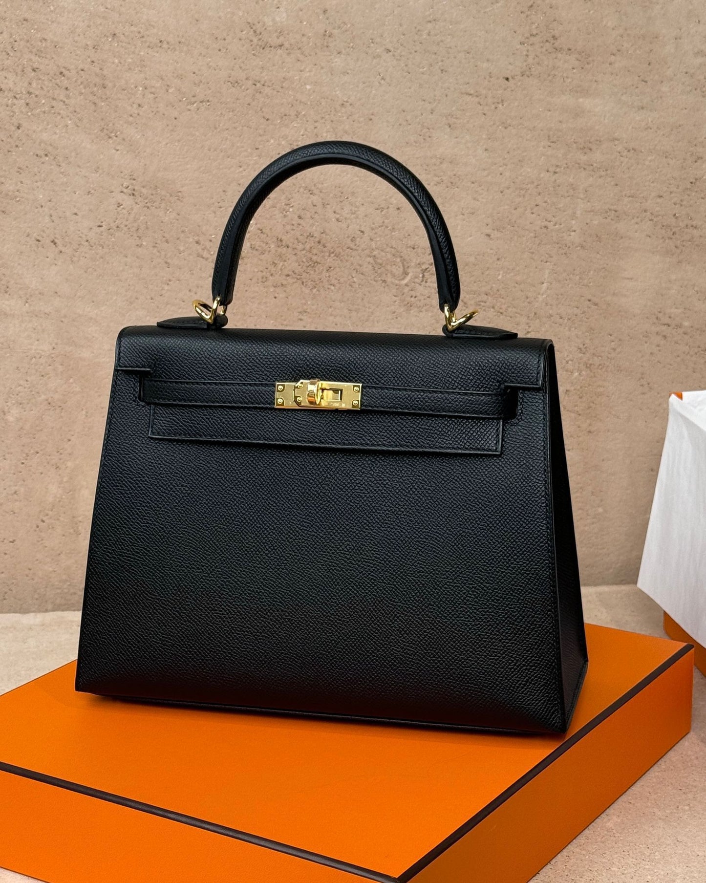 Hermès Kelly 25 - Black Epsom | Gold Hardware