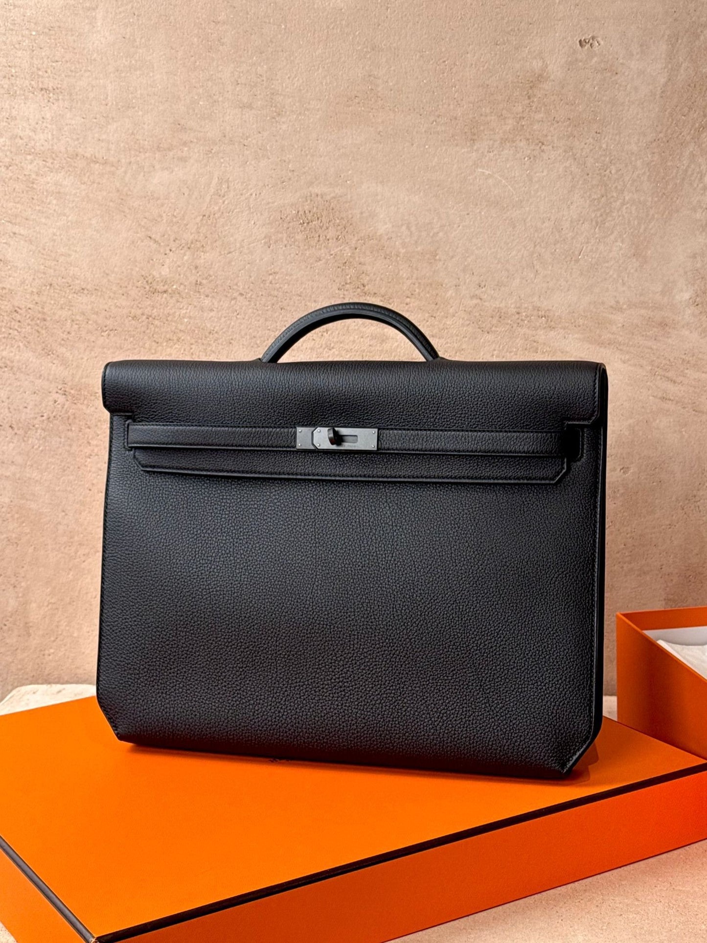Hermès Kelly Depeches 36 - Black Togo Monochrome