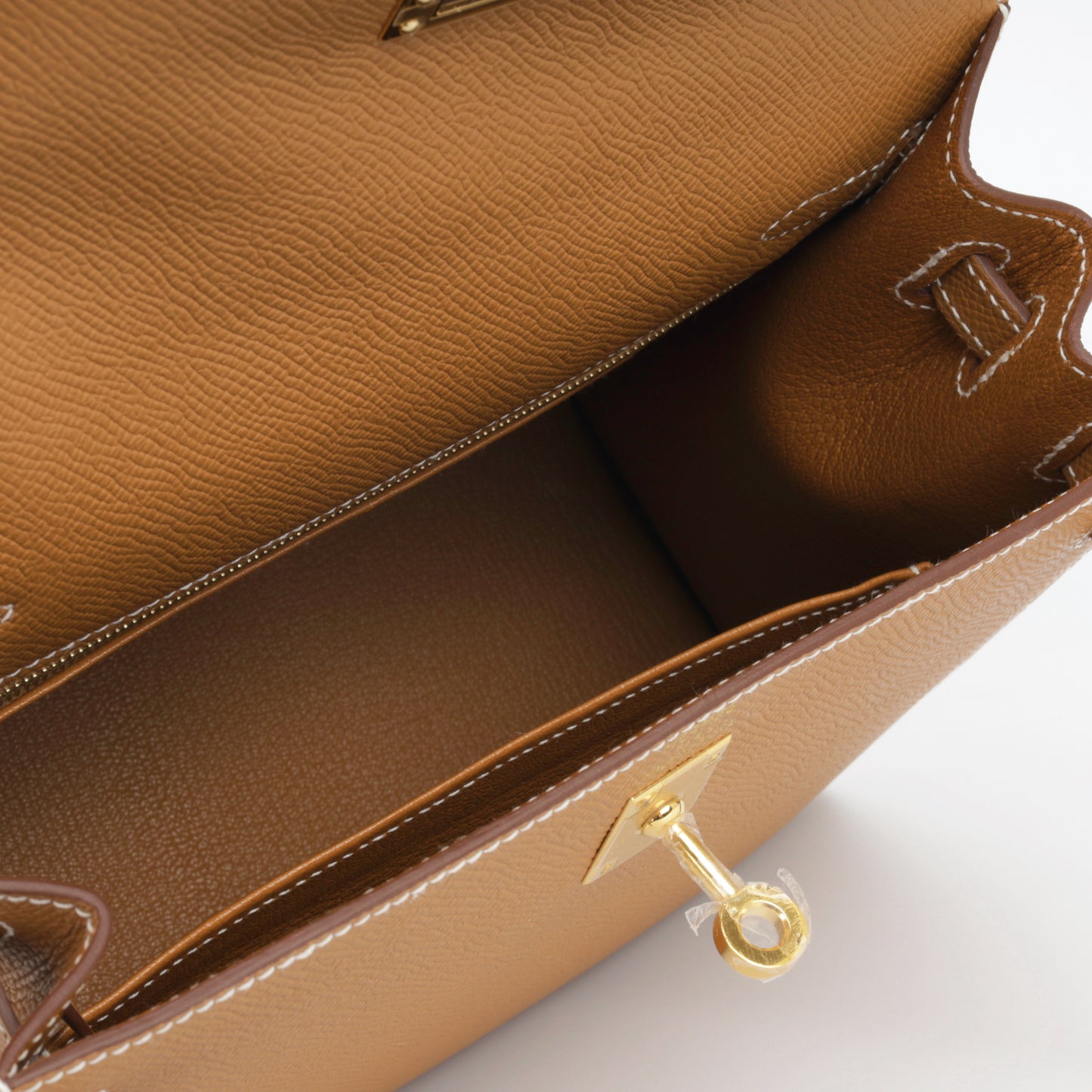 Kelly 25 - Gold Epsom