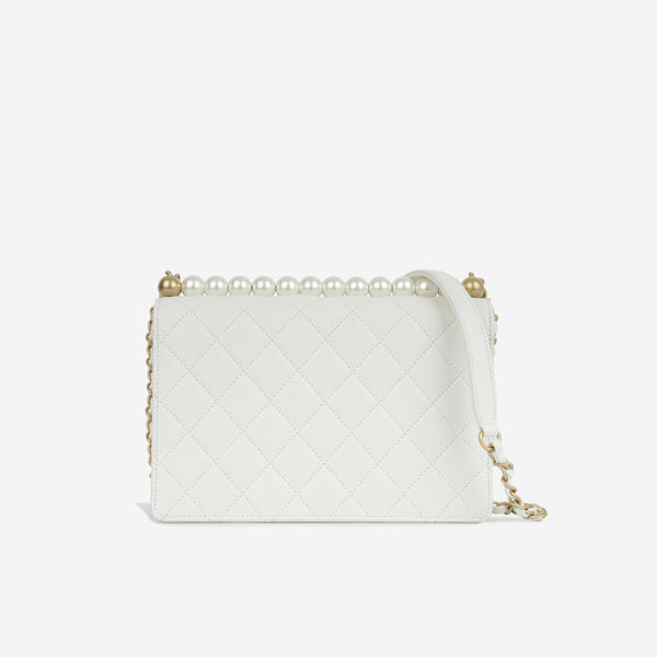 Medium Chic Pearl Flap