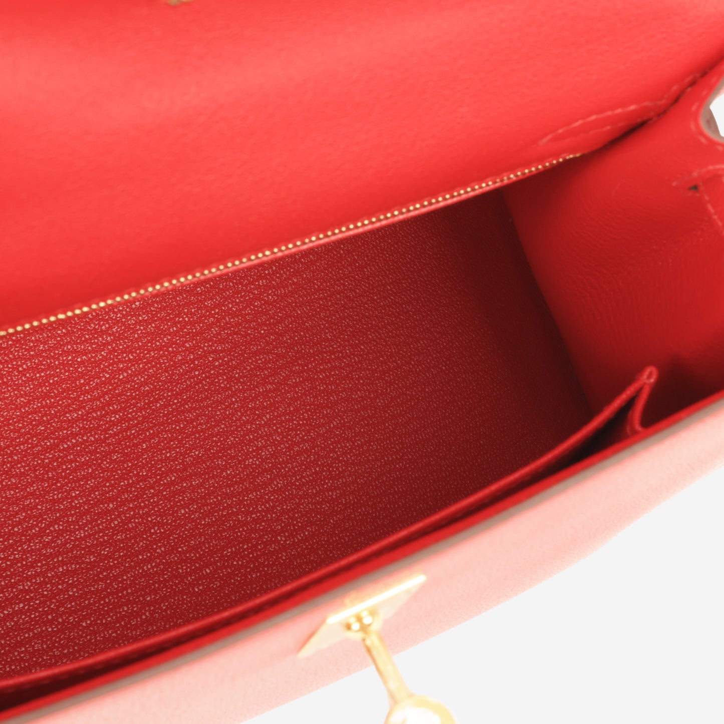 Hermès Kelly 25 - Rouge De Coeur Chevre Chamkila | Gold Hardware