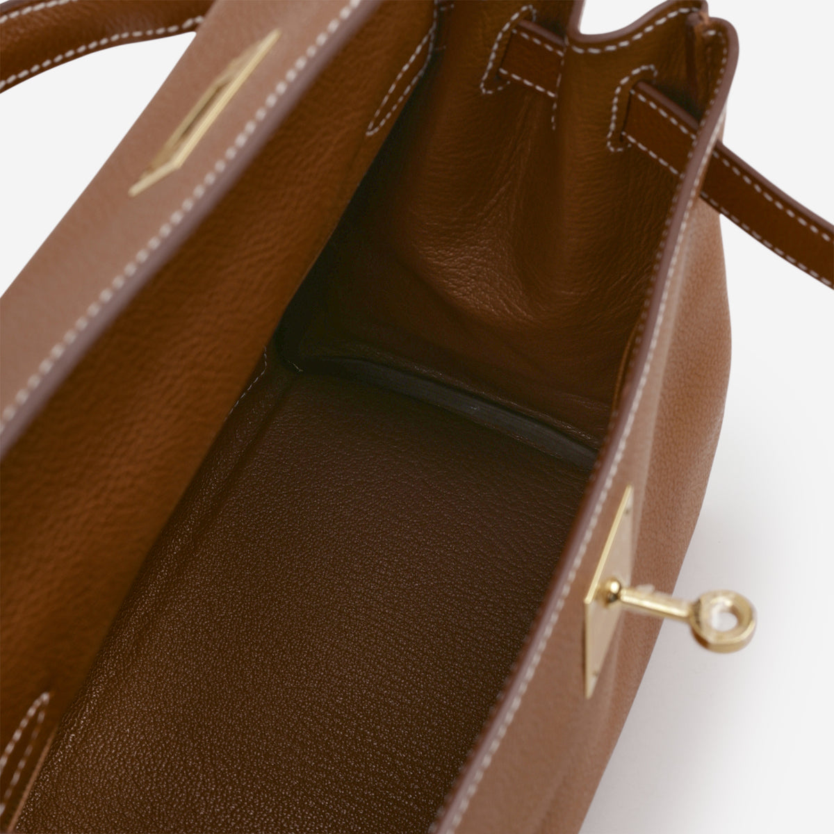 Hermès Kelly 28 - Fauve Barenia Faubourg | Gold Hardware