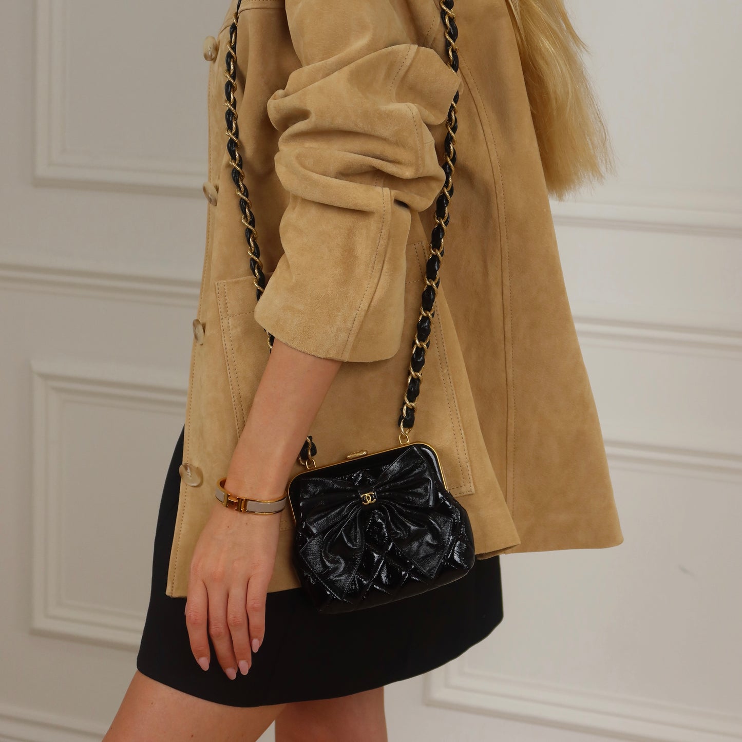 Chanel 24A Bowknot Clutch on Chain- Black Shiny Crumpled Calfskin | Aged Gold Hardware