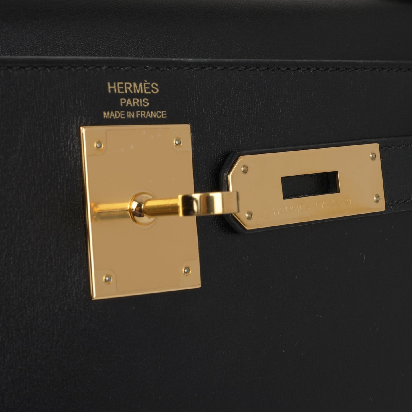 Hermès Kelly 28 - Noir Box Calf | Gold Hardware