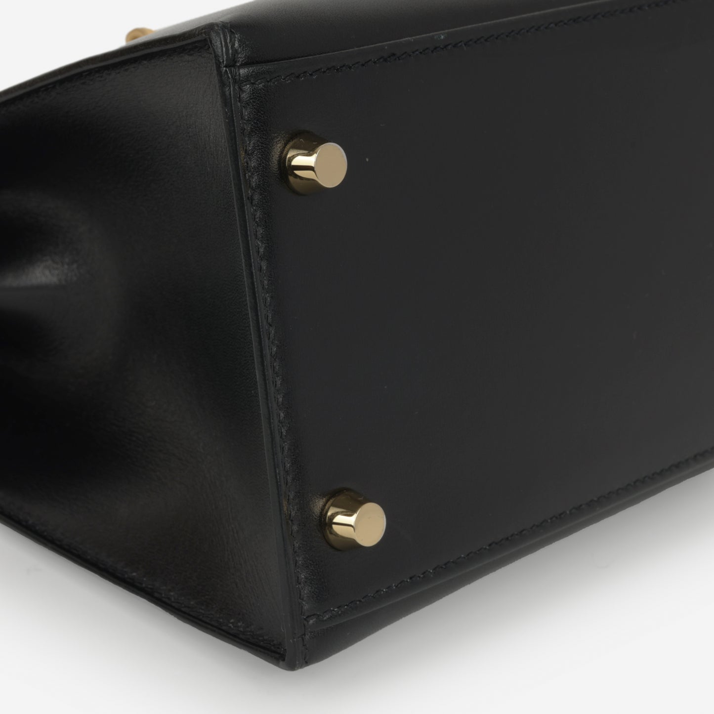 Hermès Kelly 28 - Noir Box Calf | Gold Hardware