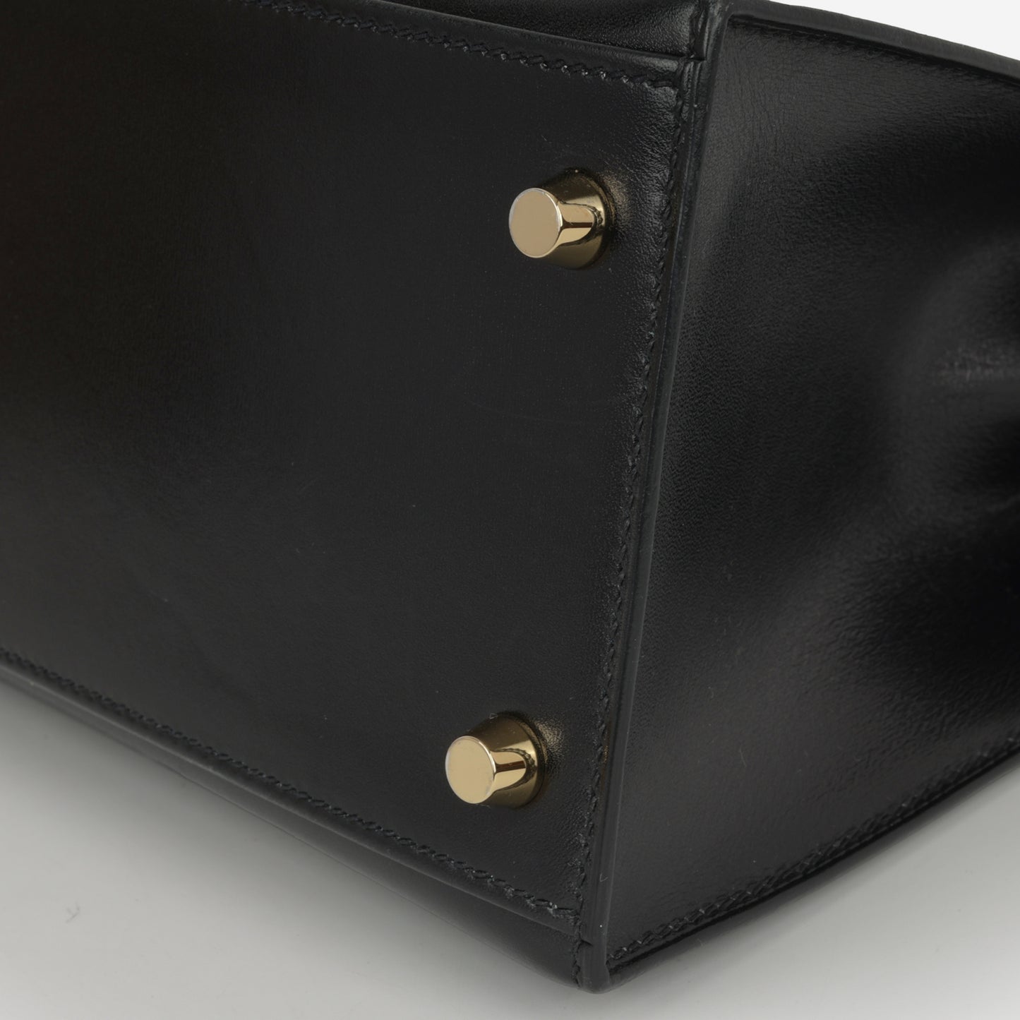 Hermès Kelly 28 - Noir Box Calf | Gold Hardware