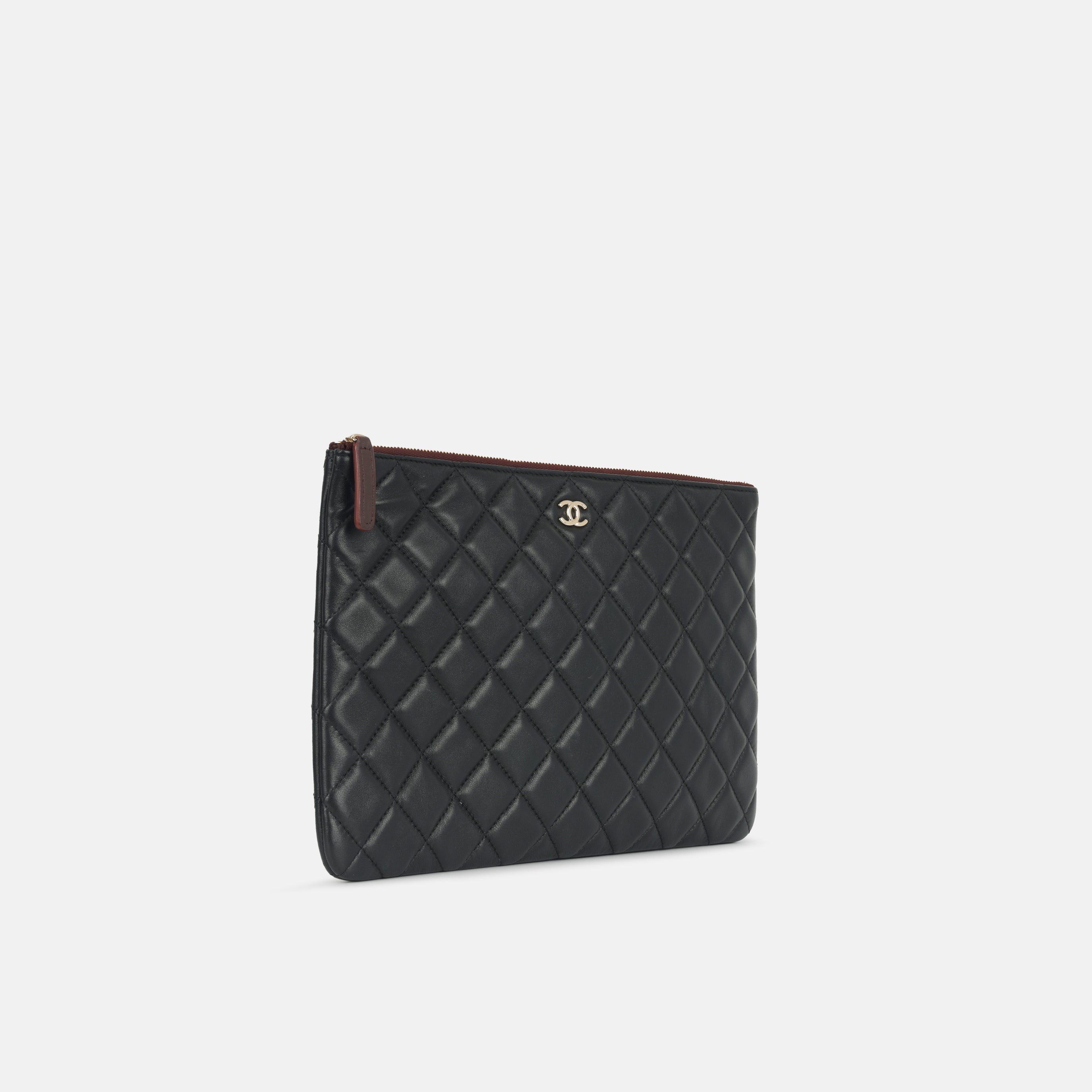 CHANEL クッションポーチ ブラック 約30cm x 20cm Chanel - Medium O Case - Black Lambskin CGHW - 2021 - Pre-loved