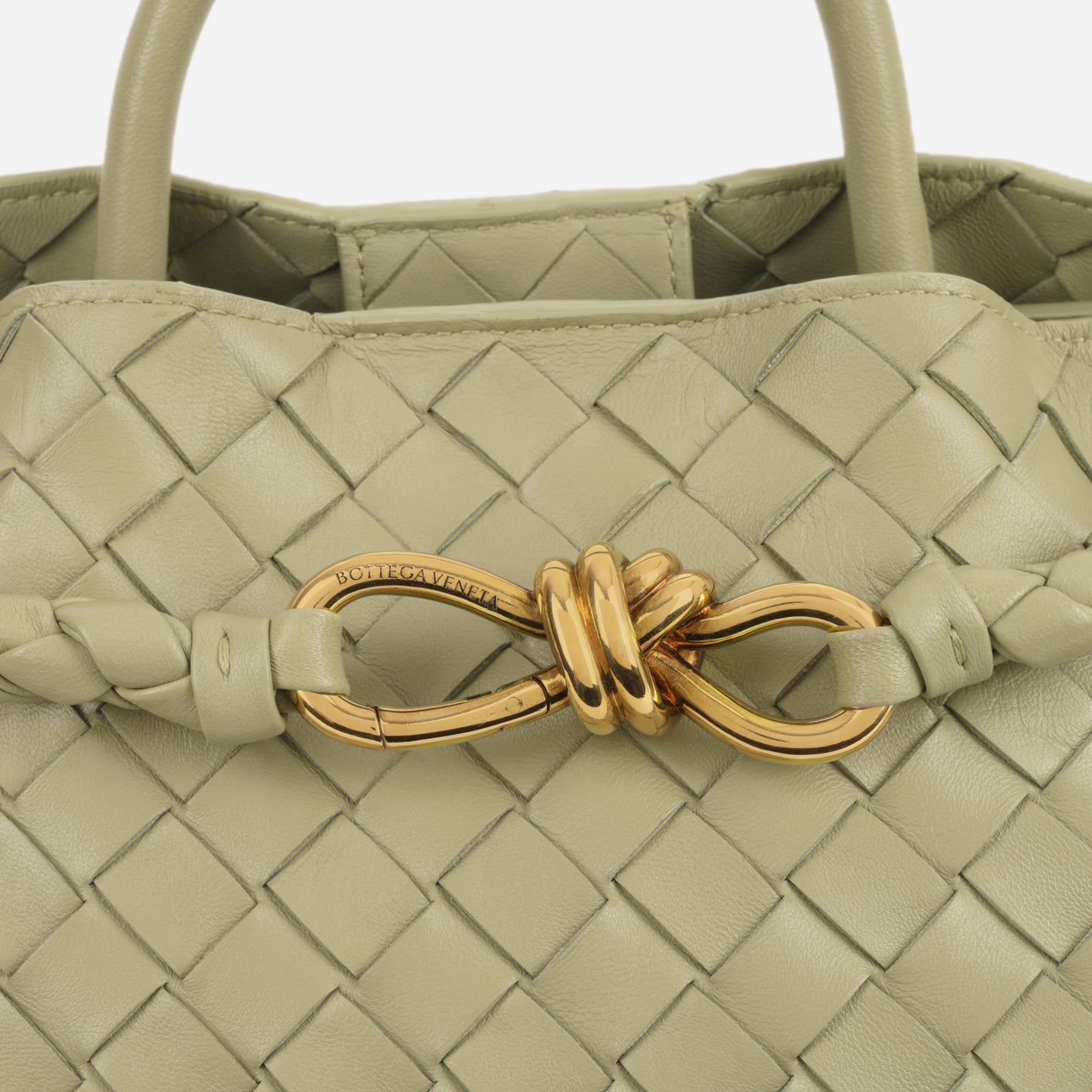 Bottega Veneta Medium Andiamo - Travertine Intrecciato | Gold Hardware