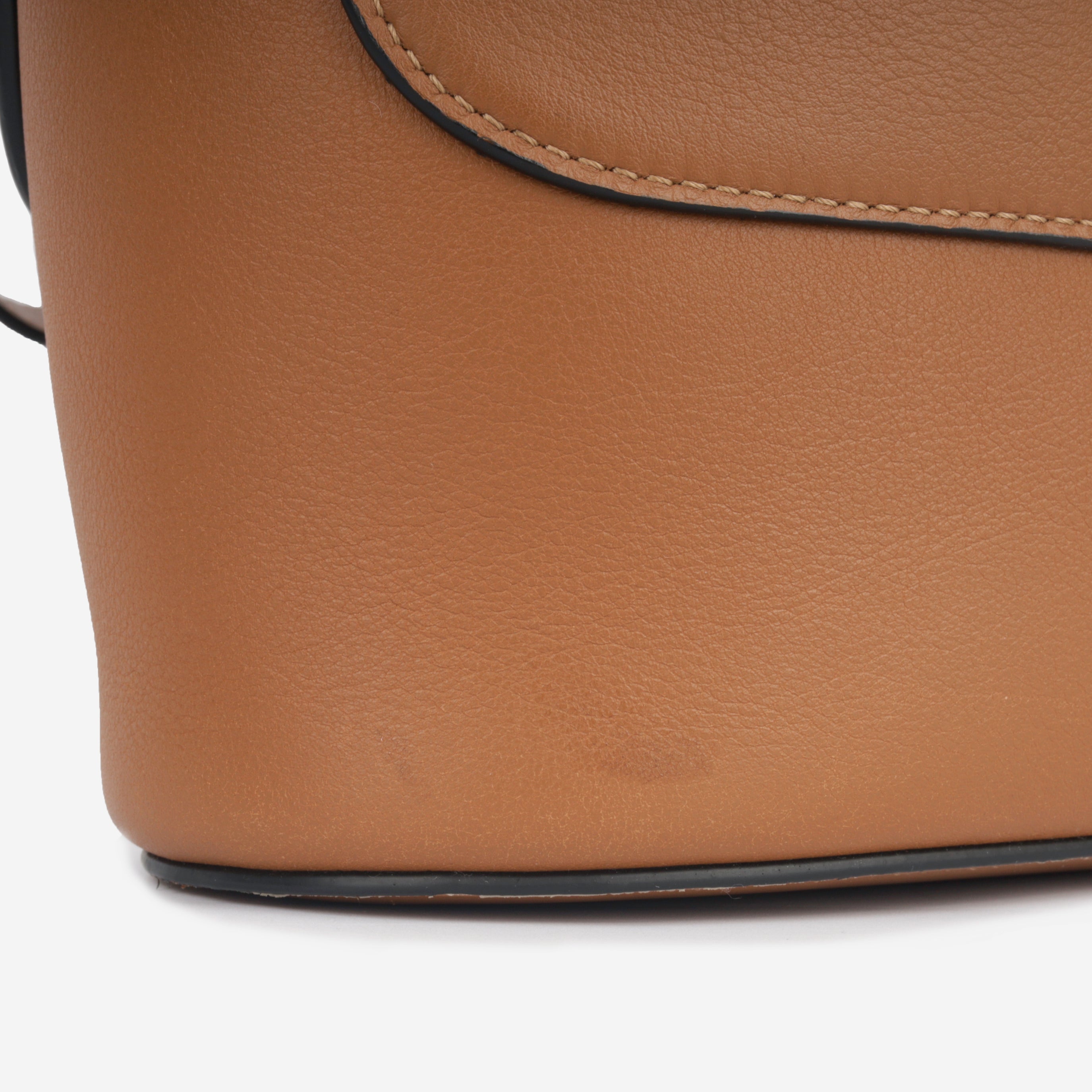 LOEWE - Small Hobo Anagram Bucket - Tan Calfskin - GHW – Bagista LOEWE - Small Hobo Anagram Bucket - Tan Calfskin - GHW – Bagista