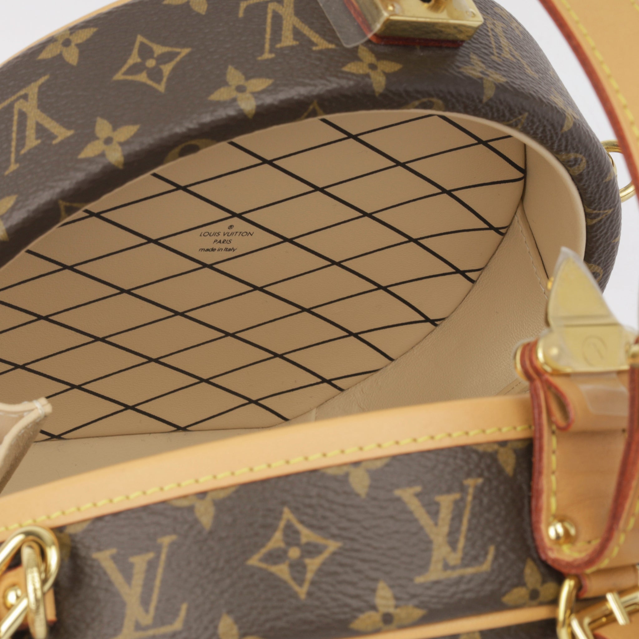 Petite Boite Chapeau Monogram Canvas - Handbags