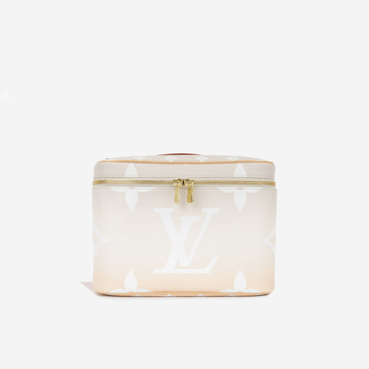 Nice BB Vanity - By The Pool