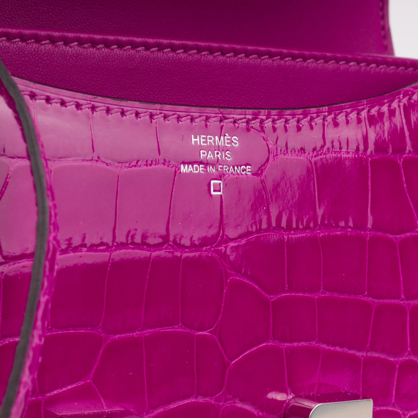 Constance 18 - Rose Pourpre Shiny Alligator