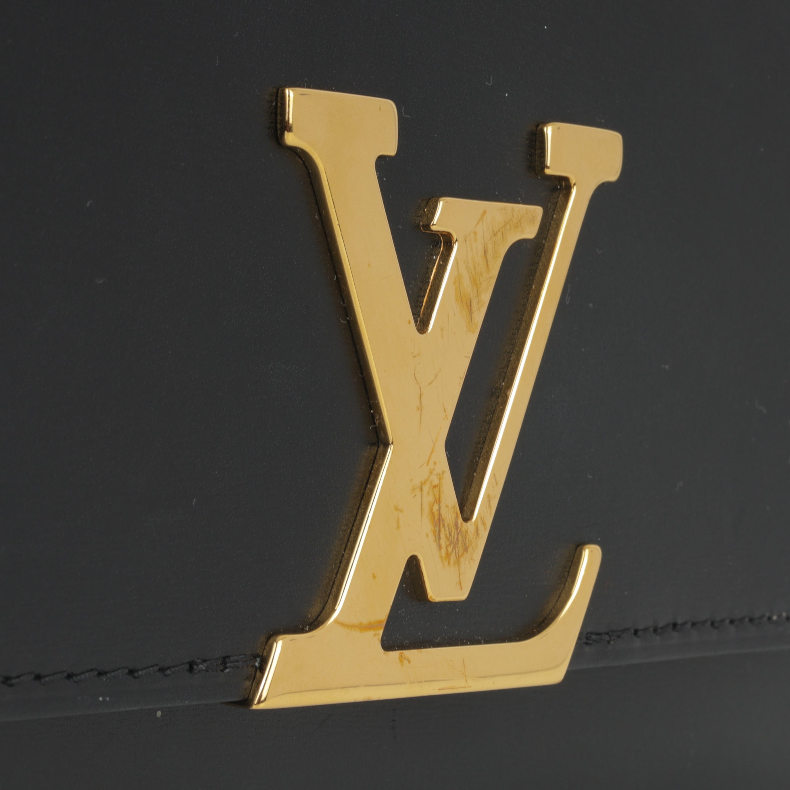 LOUIS VUITTON ヘアピン ゴールド ブラック Louis Vuitton - Chain Louise Clutch - Black Calfskin GHW - Pre