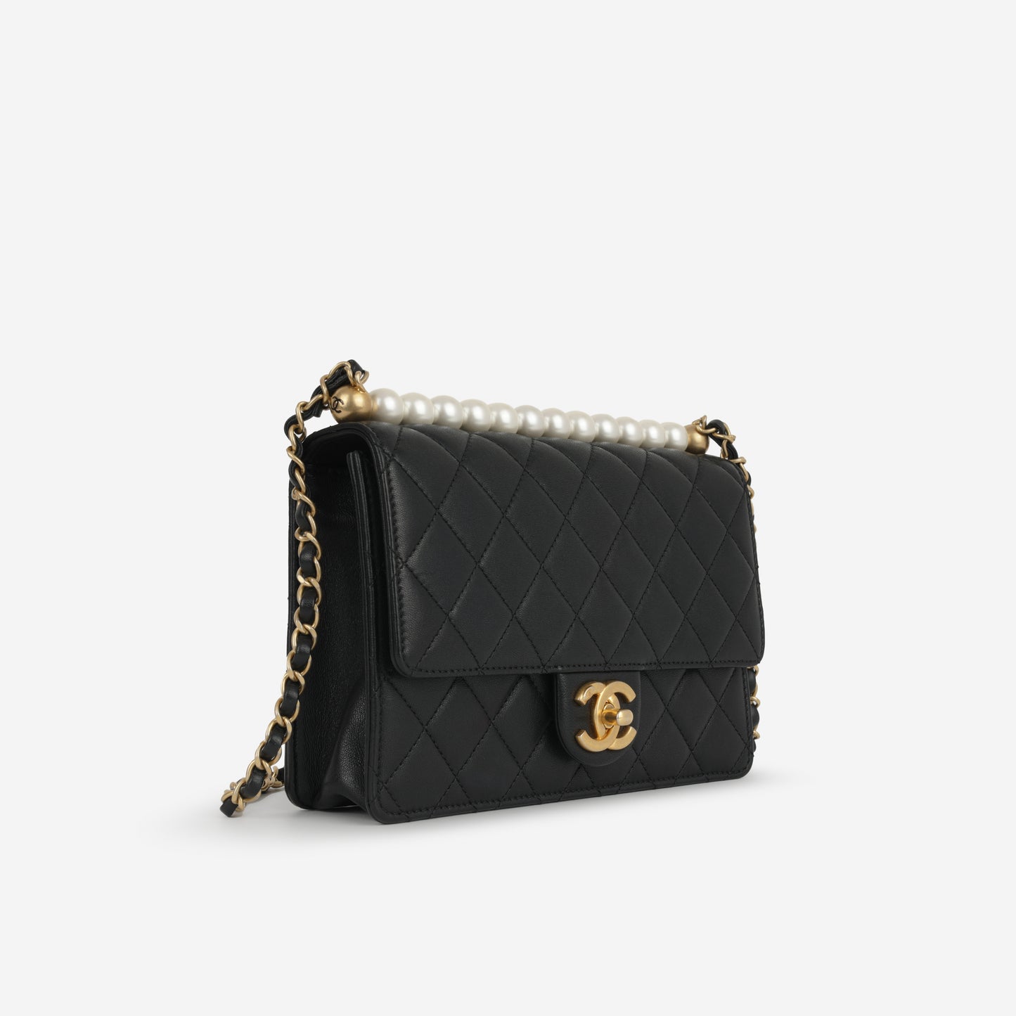 Medium Chic Pearl Flap