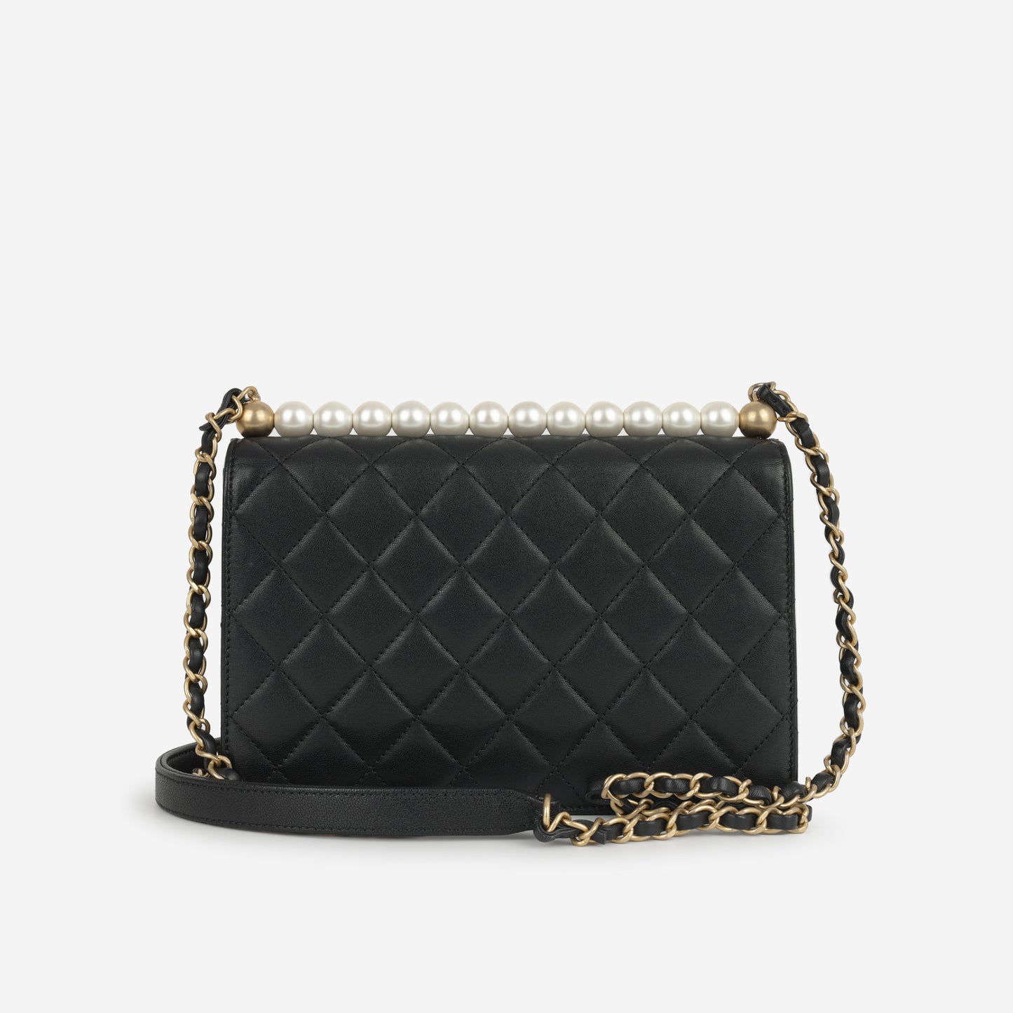 Medium Chic Pearl Flap