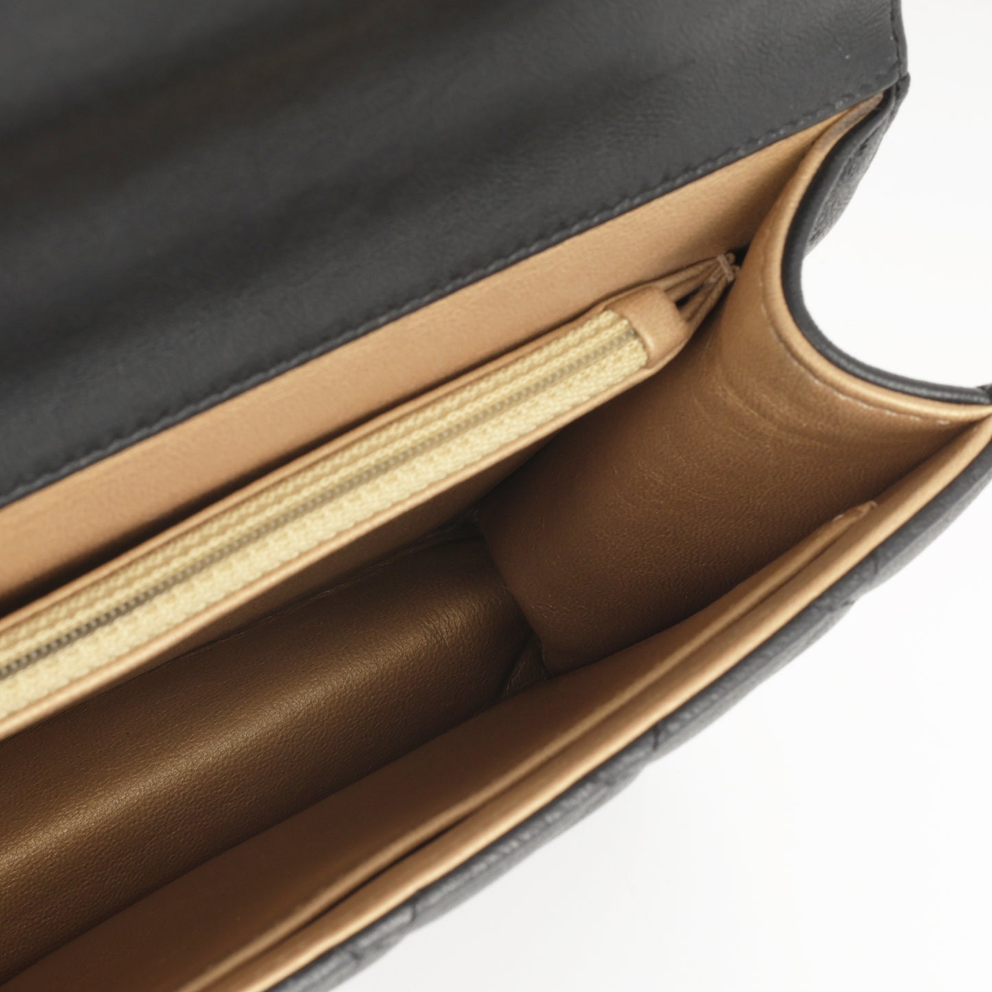 Medium Chic Pearl Flap