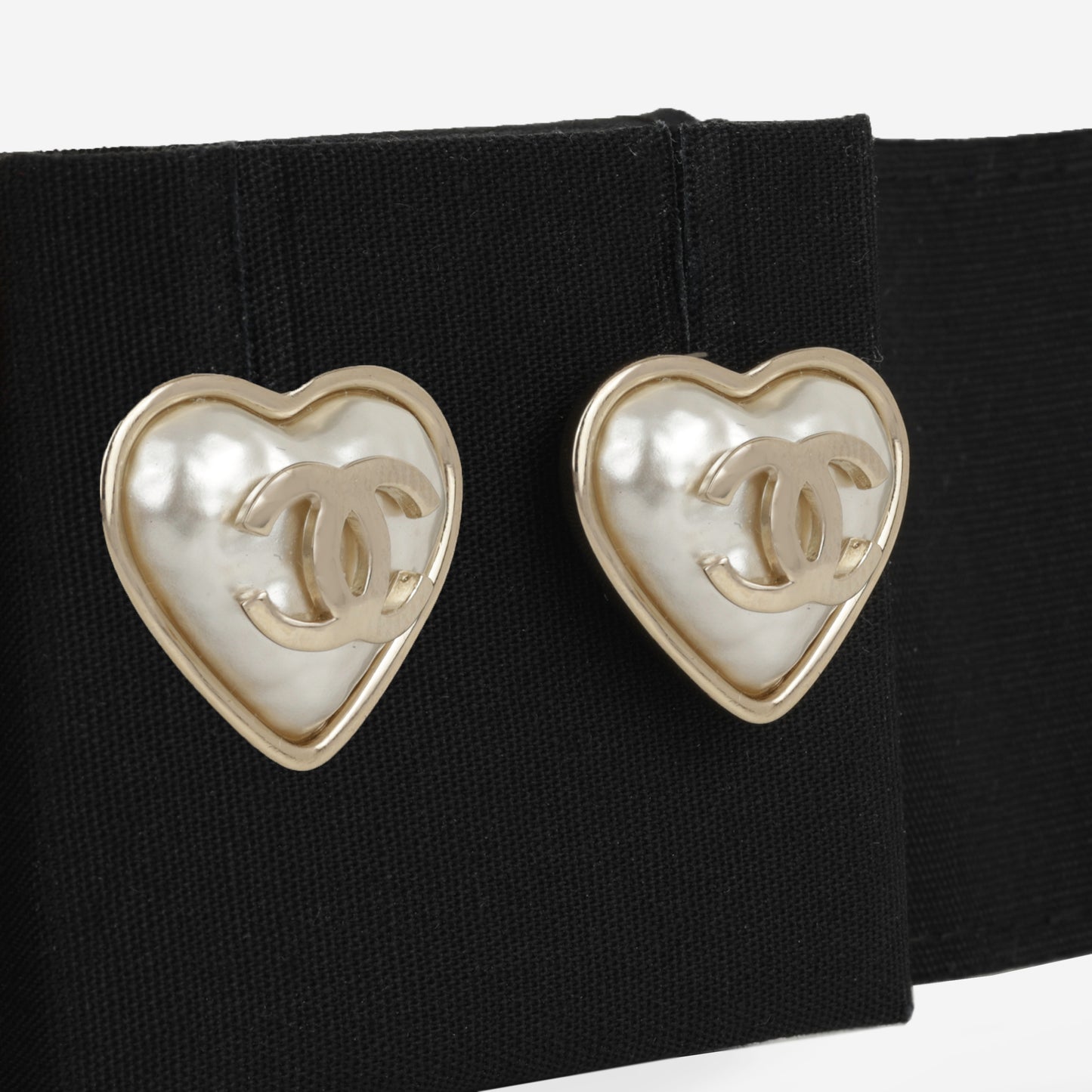 Chanel CC Heart Shape Earrings- Pearl / Champagne Gold
