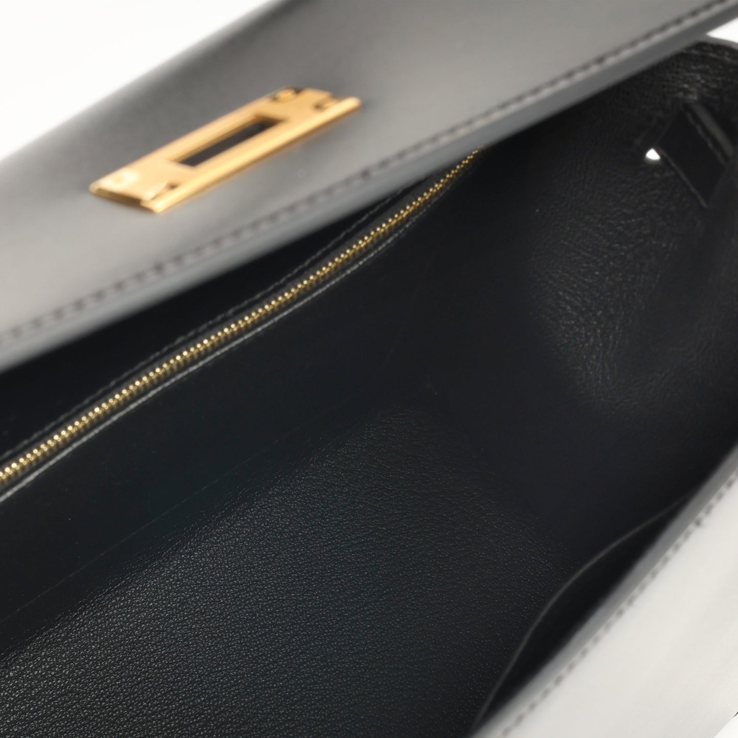 Hermès Kelly 28 - Black Box Calf | Gold Hardware