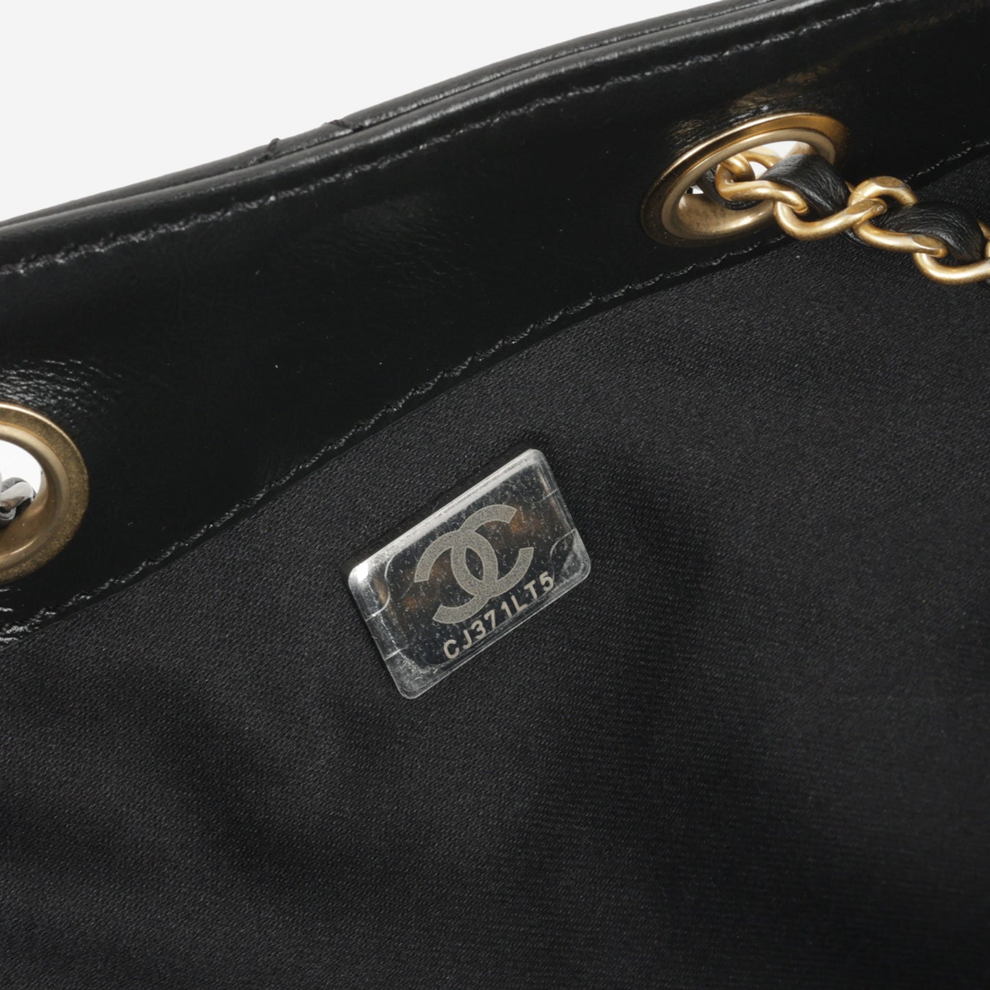 Chanel Medium 25 Hobo Bag - Black Calfskin | Mixed Hardware