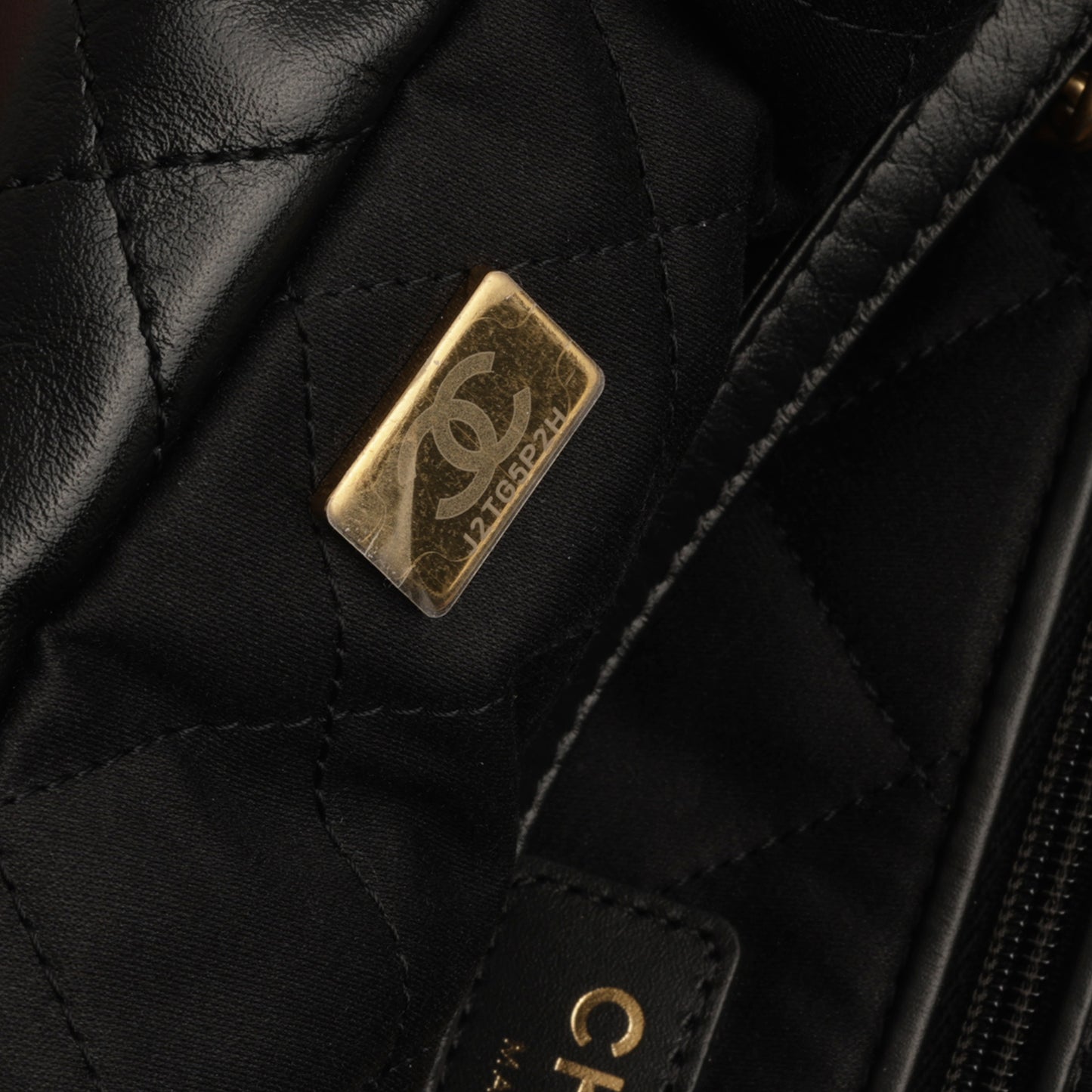 Chanel 22 CC Hobo - Black Shiny Calfskin | Gold Hardware