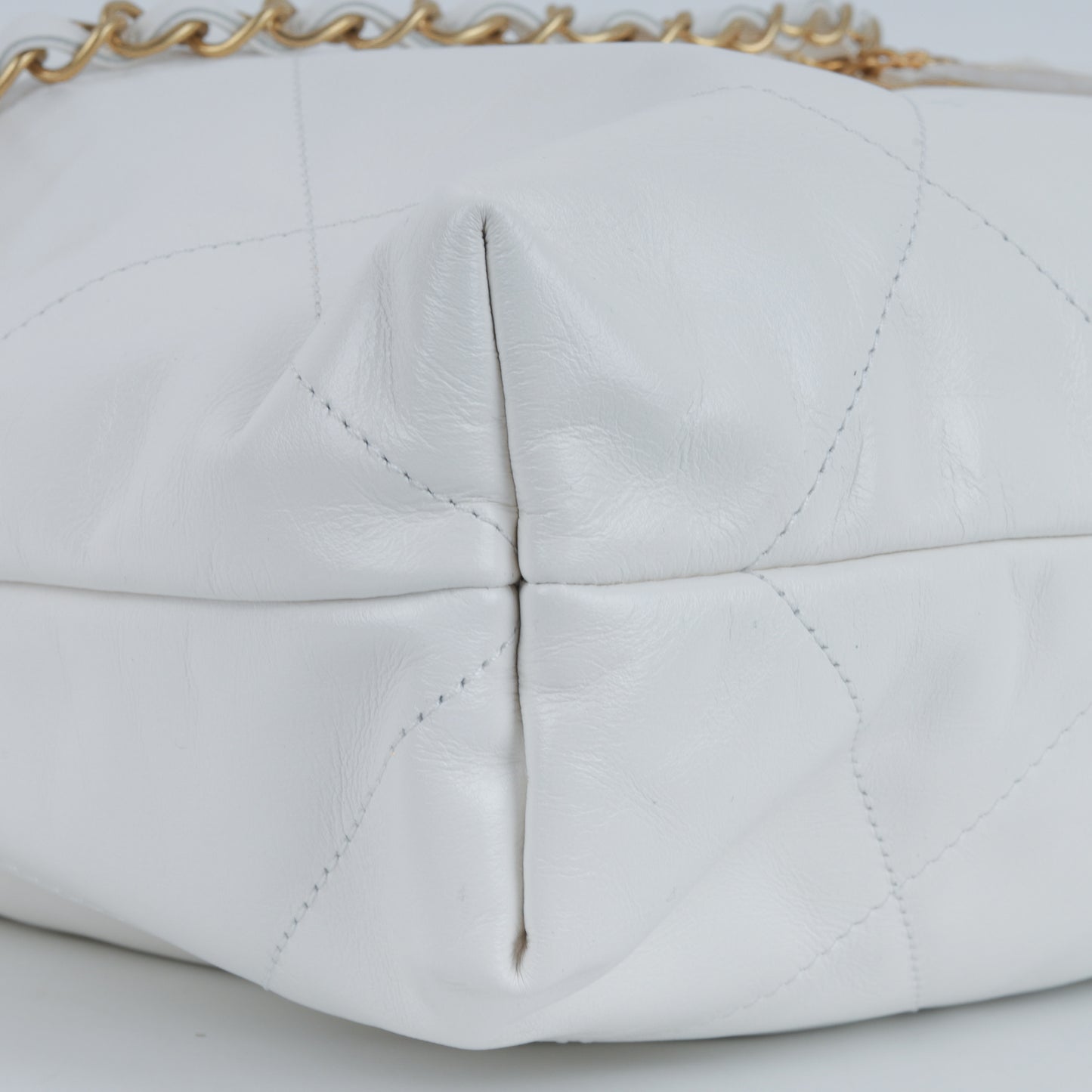 Chanel Medium 22 Hobo - White Shiny Calfskin | Gold Hardware