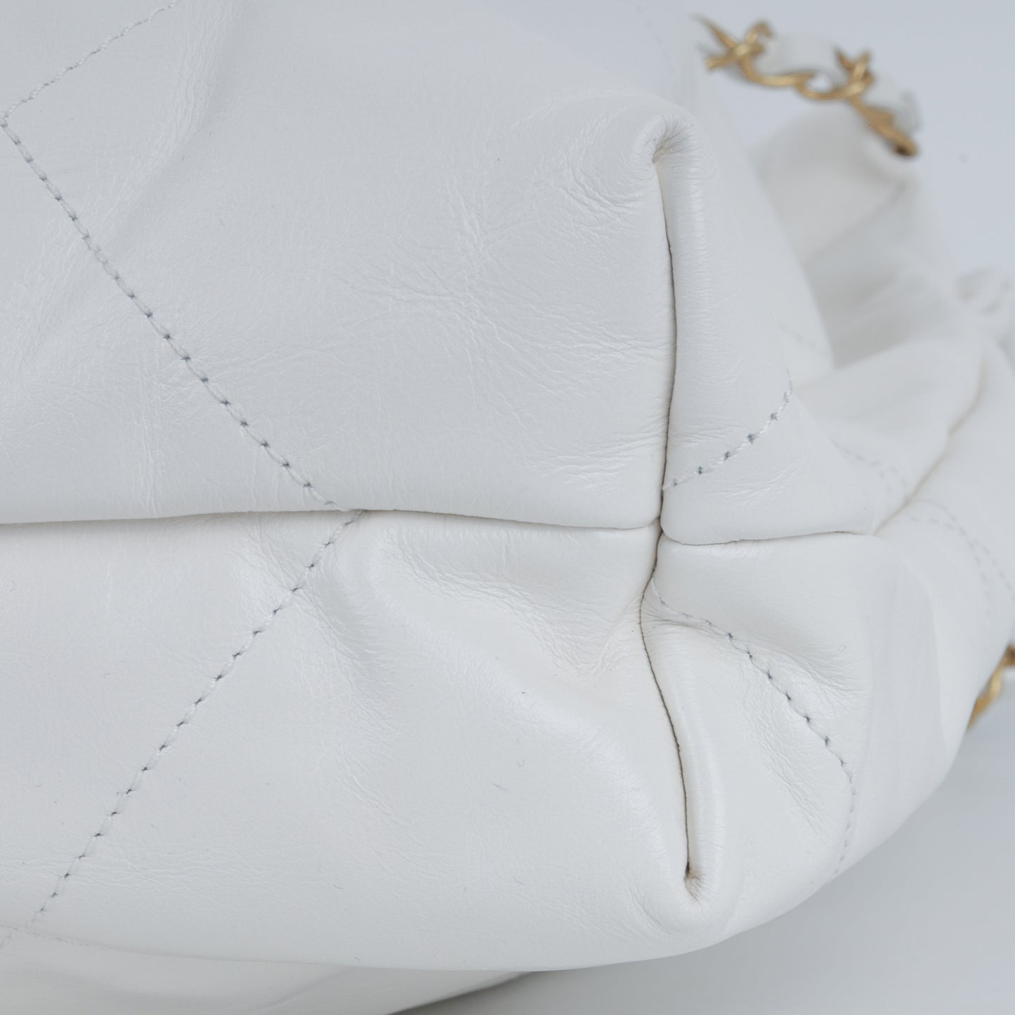 Chanel Medium 22 Hobo - White Shiny Calfskin | Gold Hardware