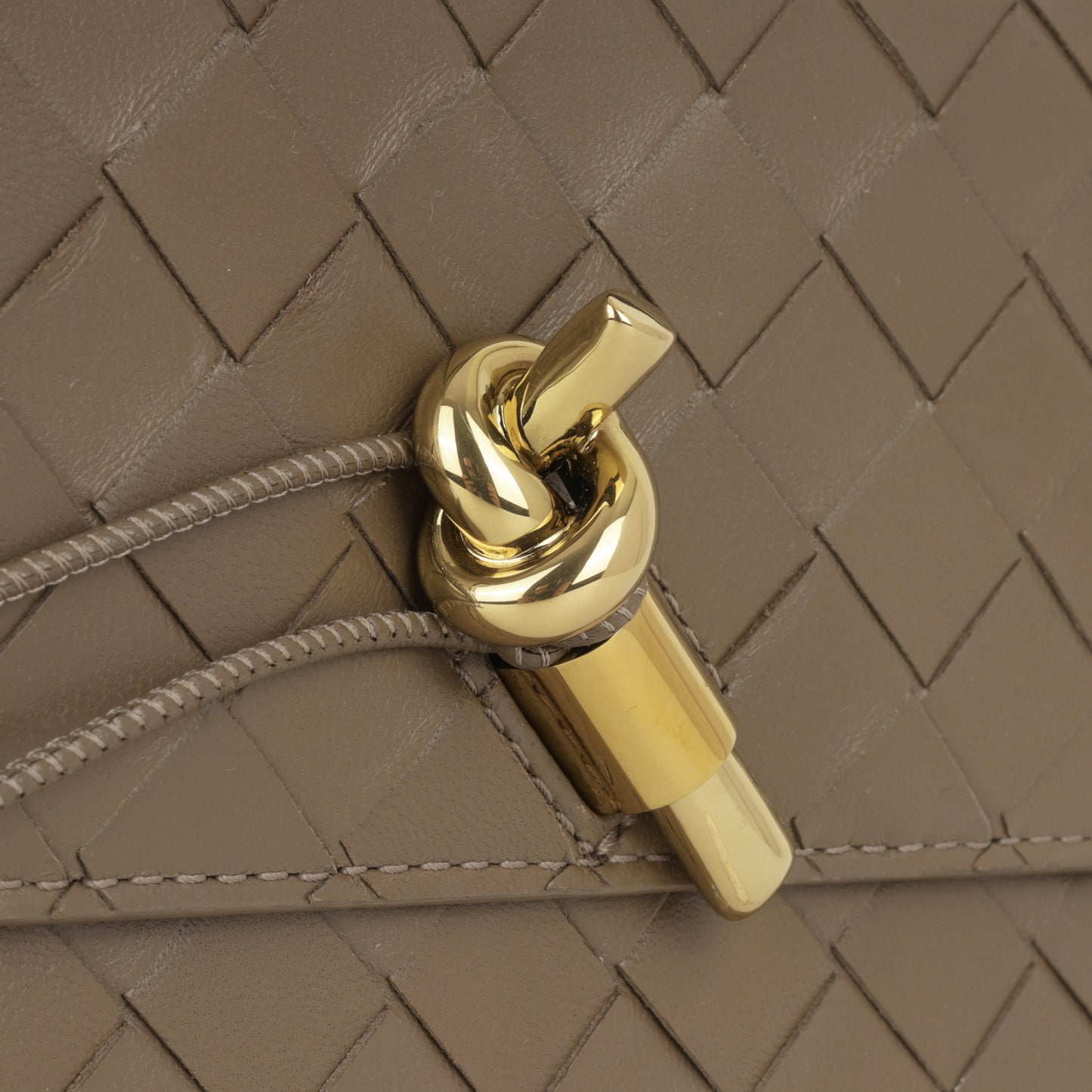 Bottega Veneta Andiamo Clutch - Pinecone Intrecciato | Gold Hardware