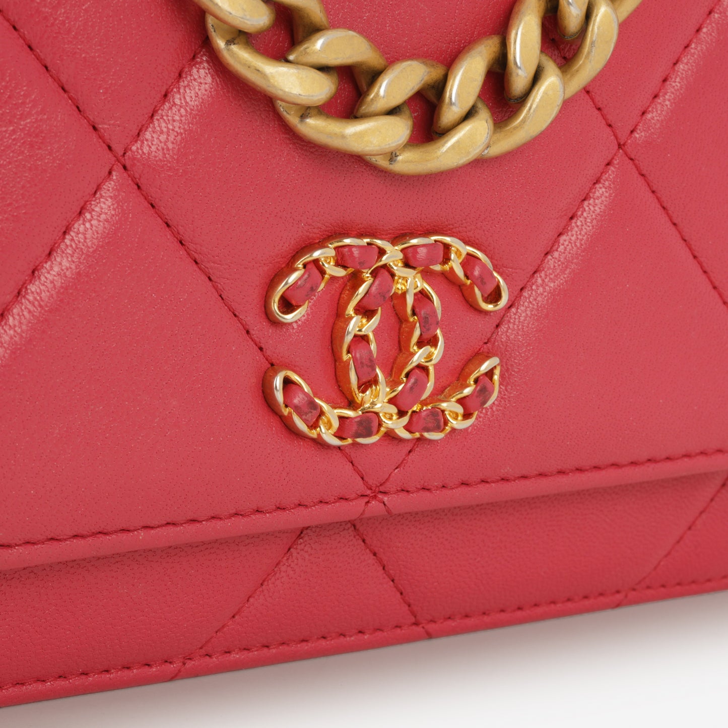 Chanel 19 Wallet on Chain - Raspberry Goatskin | Mixed Hardware