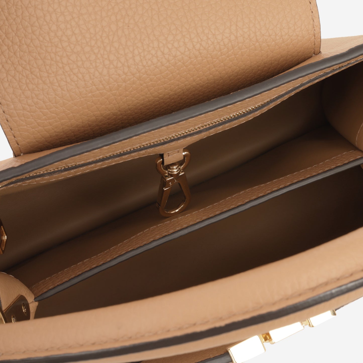 Louis Vuitton Capucines MM - Beige Taurillon | Gold Hardware