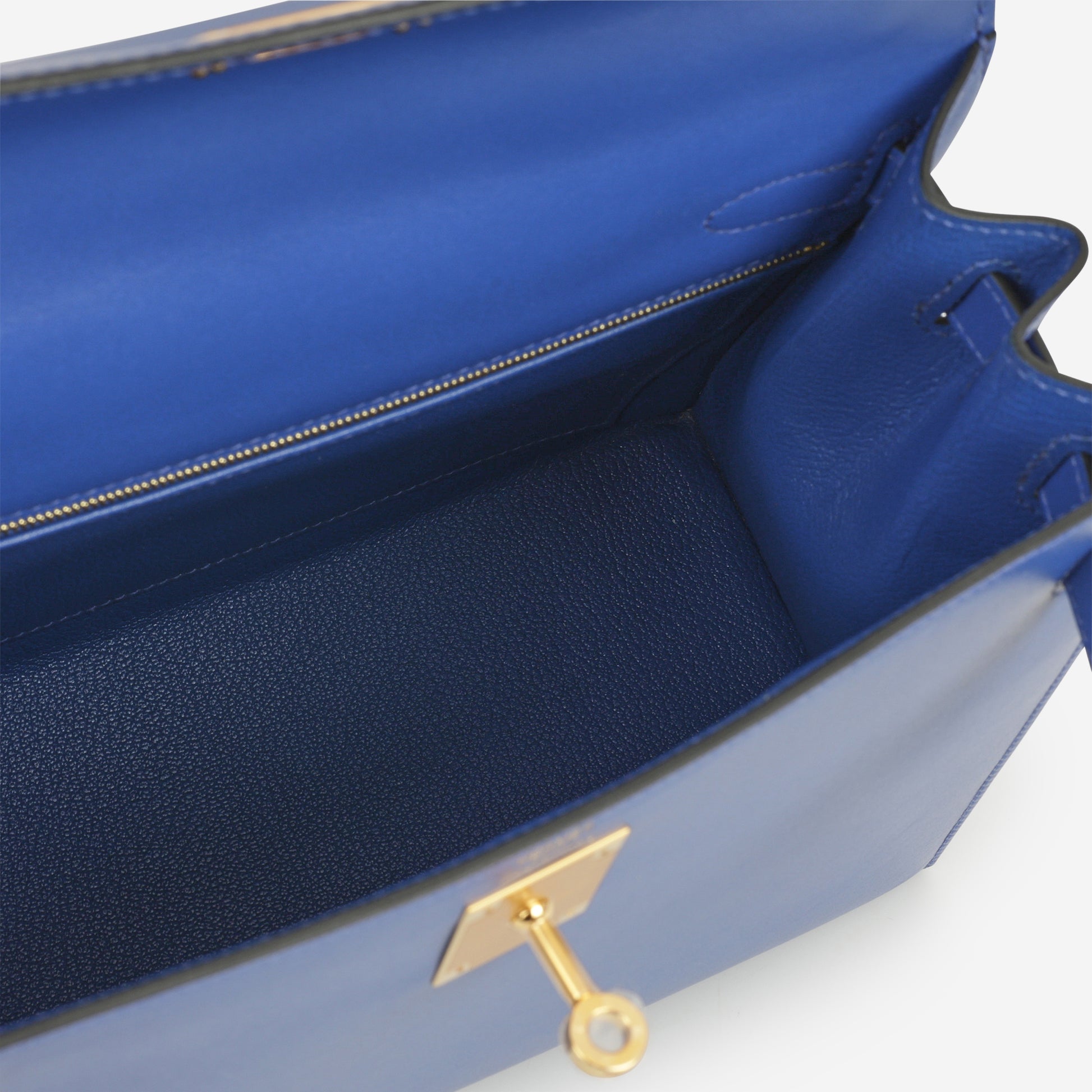 Hermès Kelly 28 - Bleu Electrique Tadelakt | Gold Hardware - Bagista