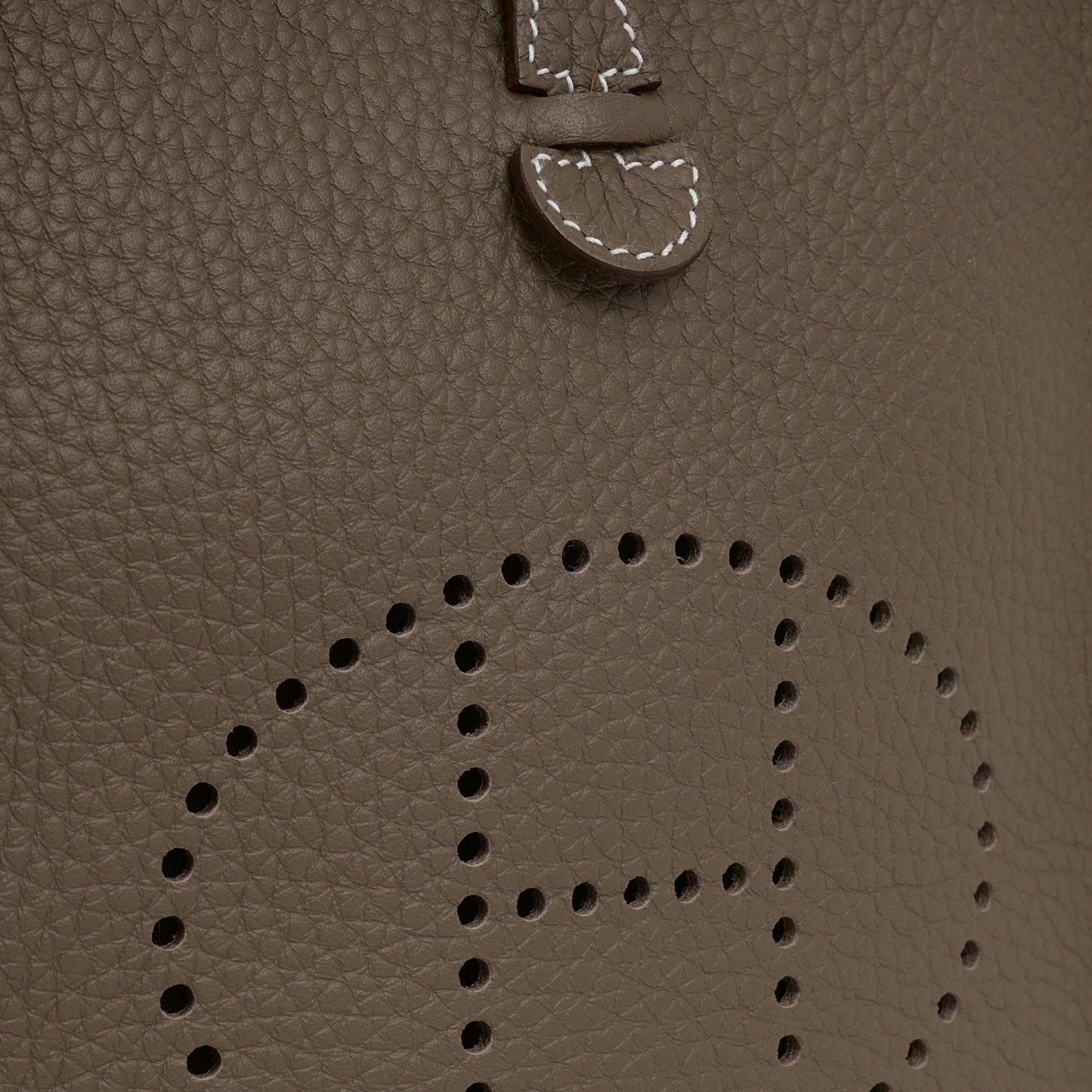 Hermès Mini Evelyne 16 - Etoupe Clemence / Etoupe Strap | Gold Hardware - Bagista