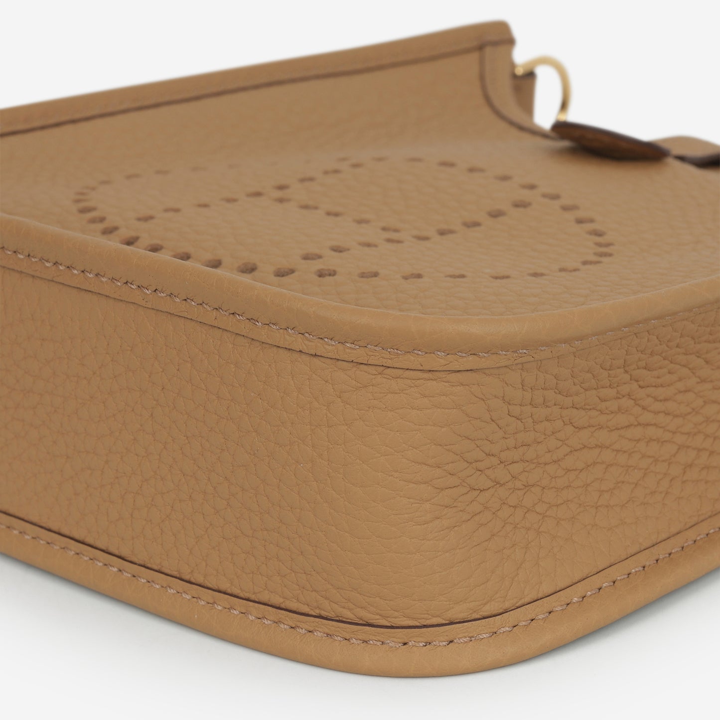 Hermès Mini Evelyne 16  - Biscuit Clemence / Tonal Strap | Gold Hardware