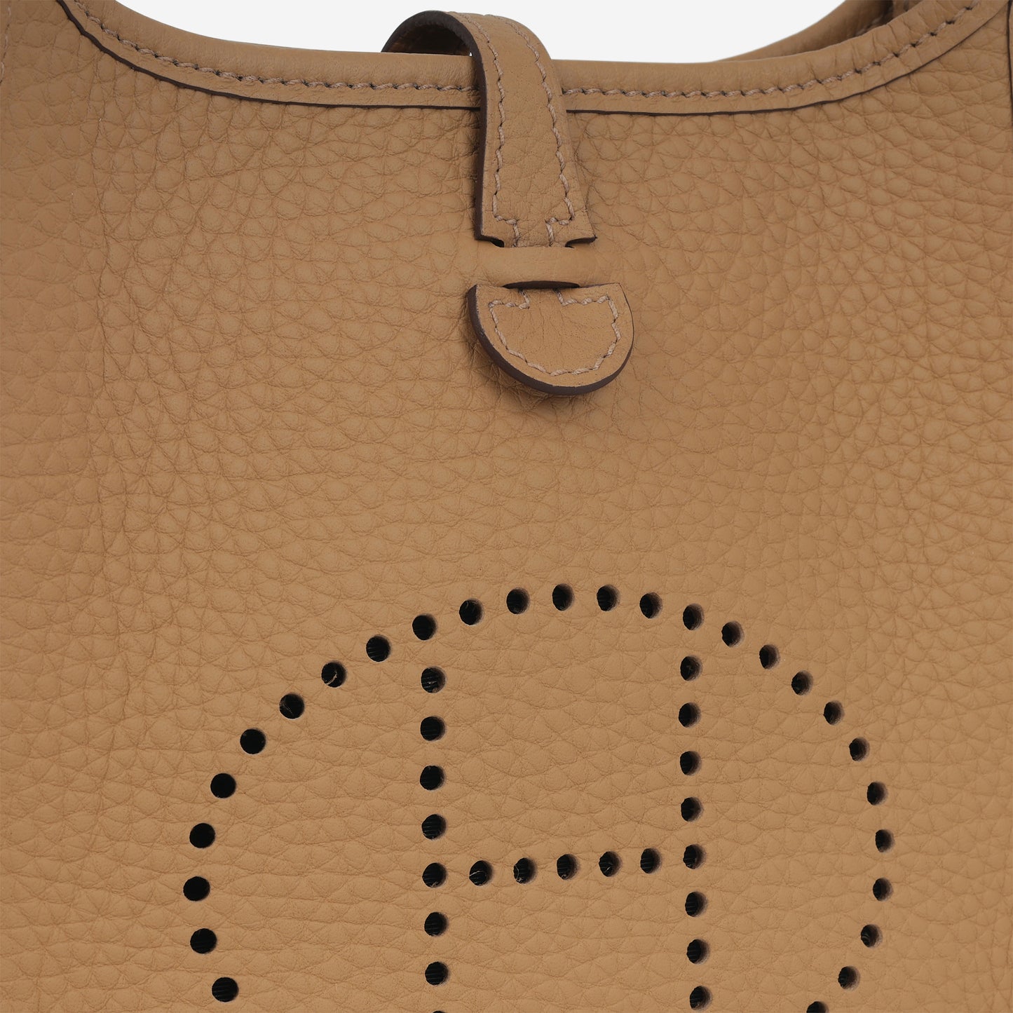 Hermès Mini Evelyne 16  - Biscuit Clemence / Tonal Strap | Gold Hardware