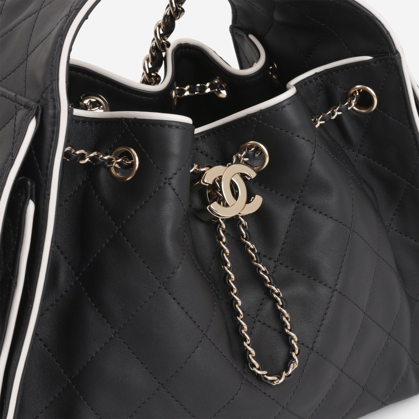Chanel SS26 Small 25 Hobo - Black / White Calfskin | Gold Hardware