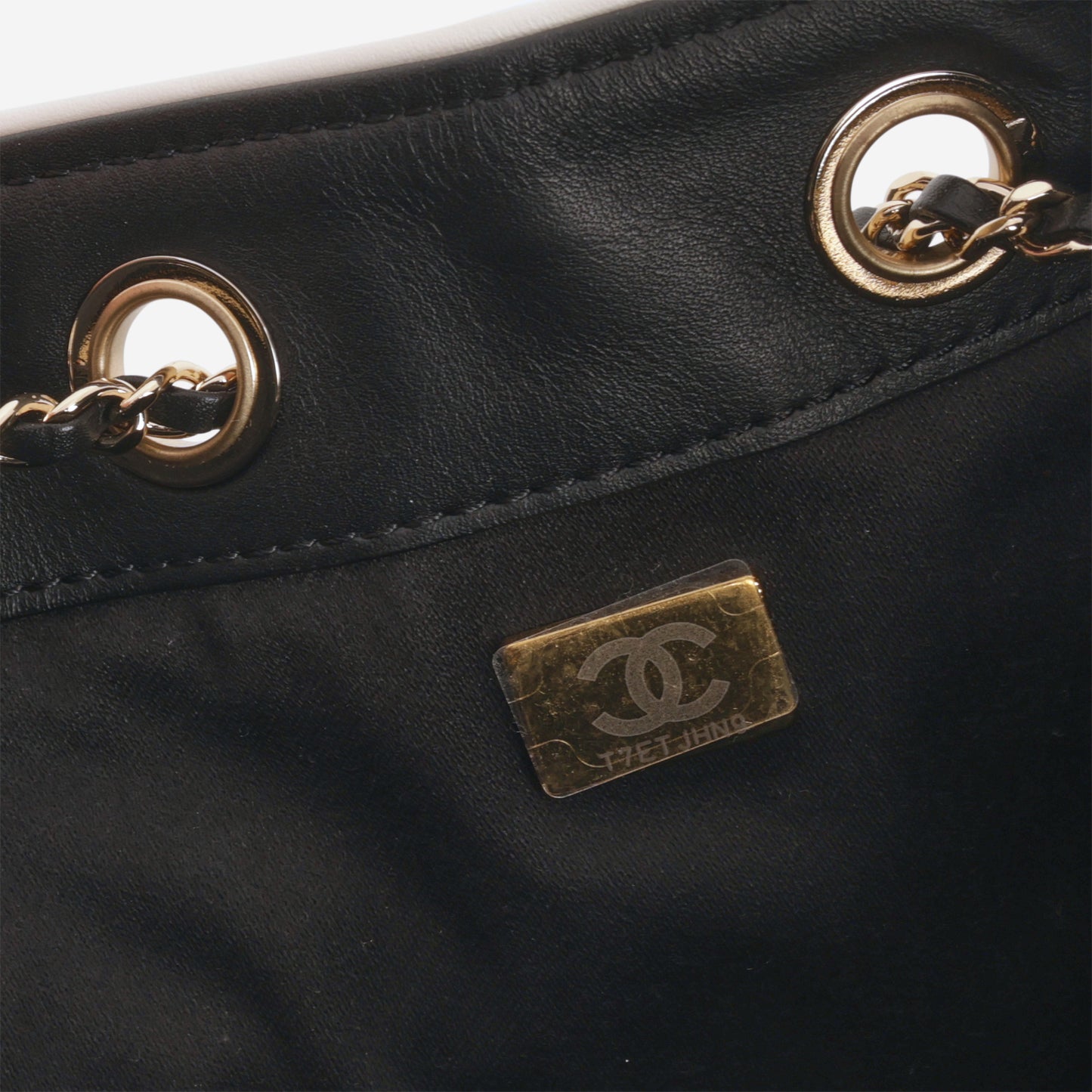 Chanel SS26 Small 25 Hobo - Black / White Calfskin | Gold Hardware
