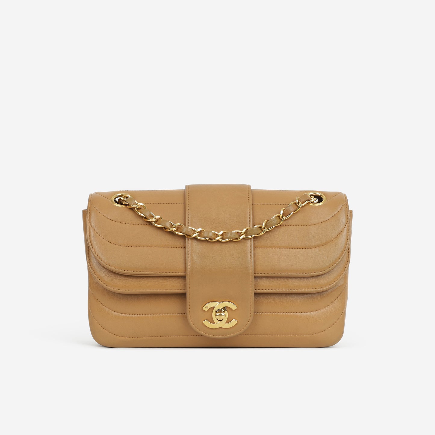 Chanel Vintage Horizontal Flap Bag - Beige Lambskin | Gold Hardware