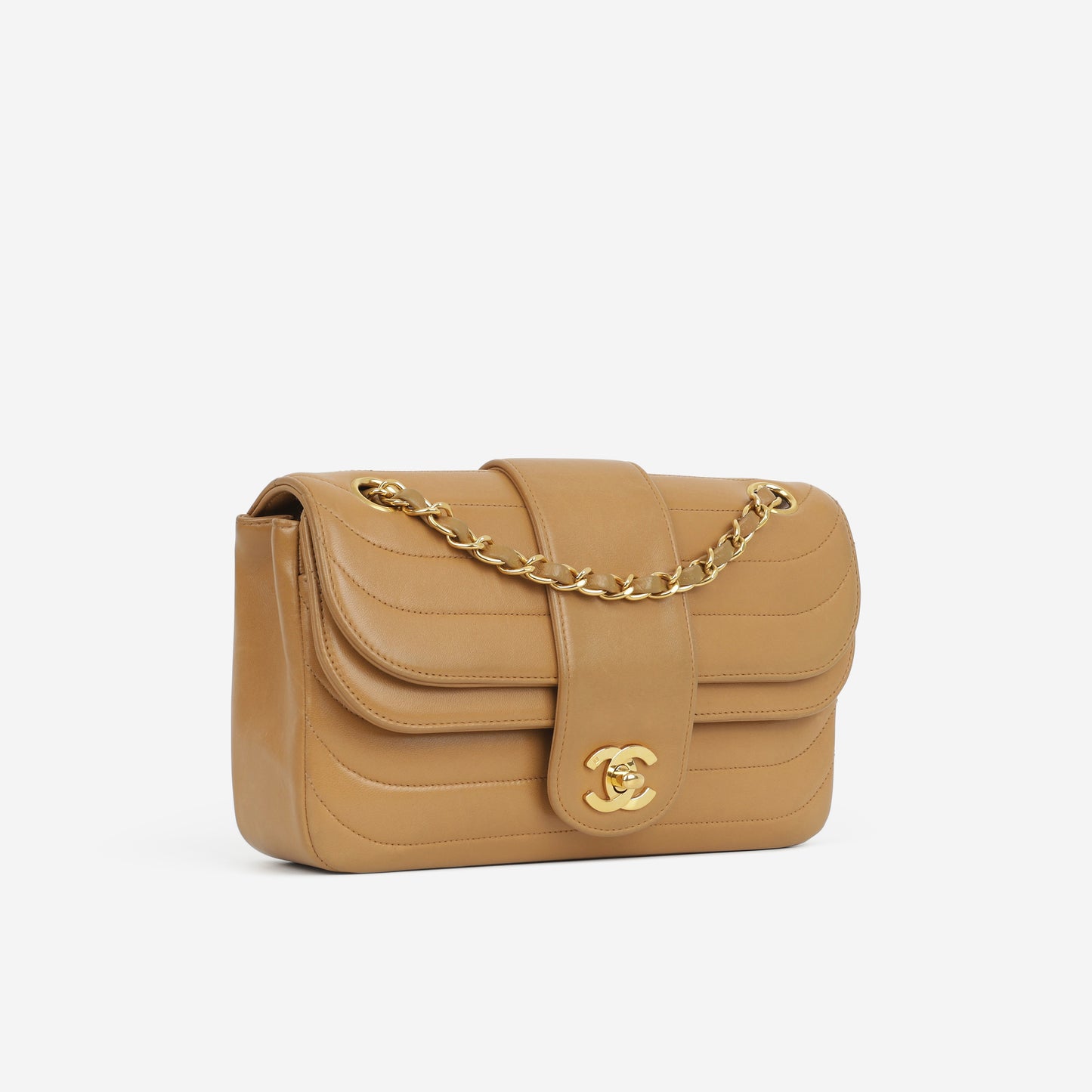 Chanel Vintage Horizontal Flap Bag - Beige Lambskin | Gold Hardware