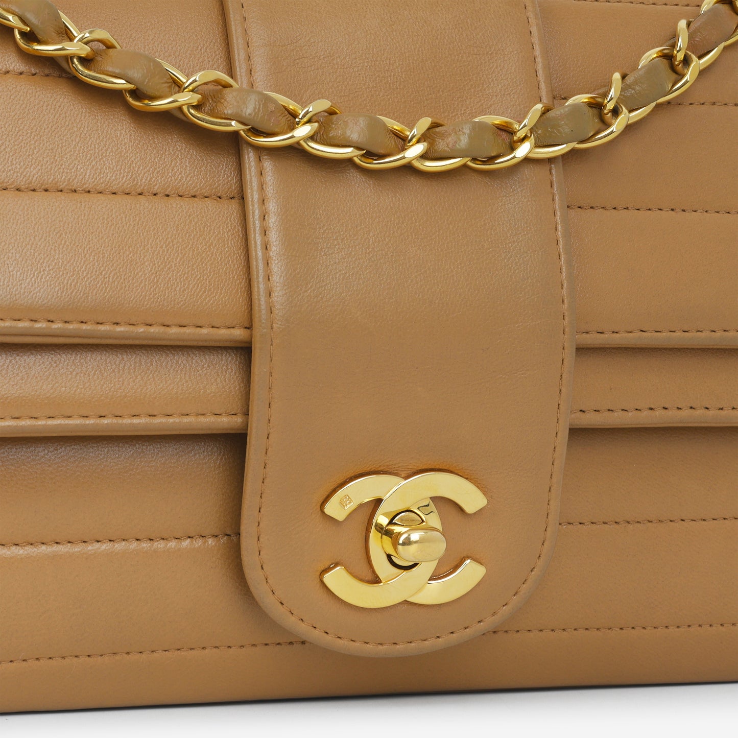 Chanel Vintage Horizontal Flap Bag - Beige Lambskin | Gold Hardware