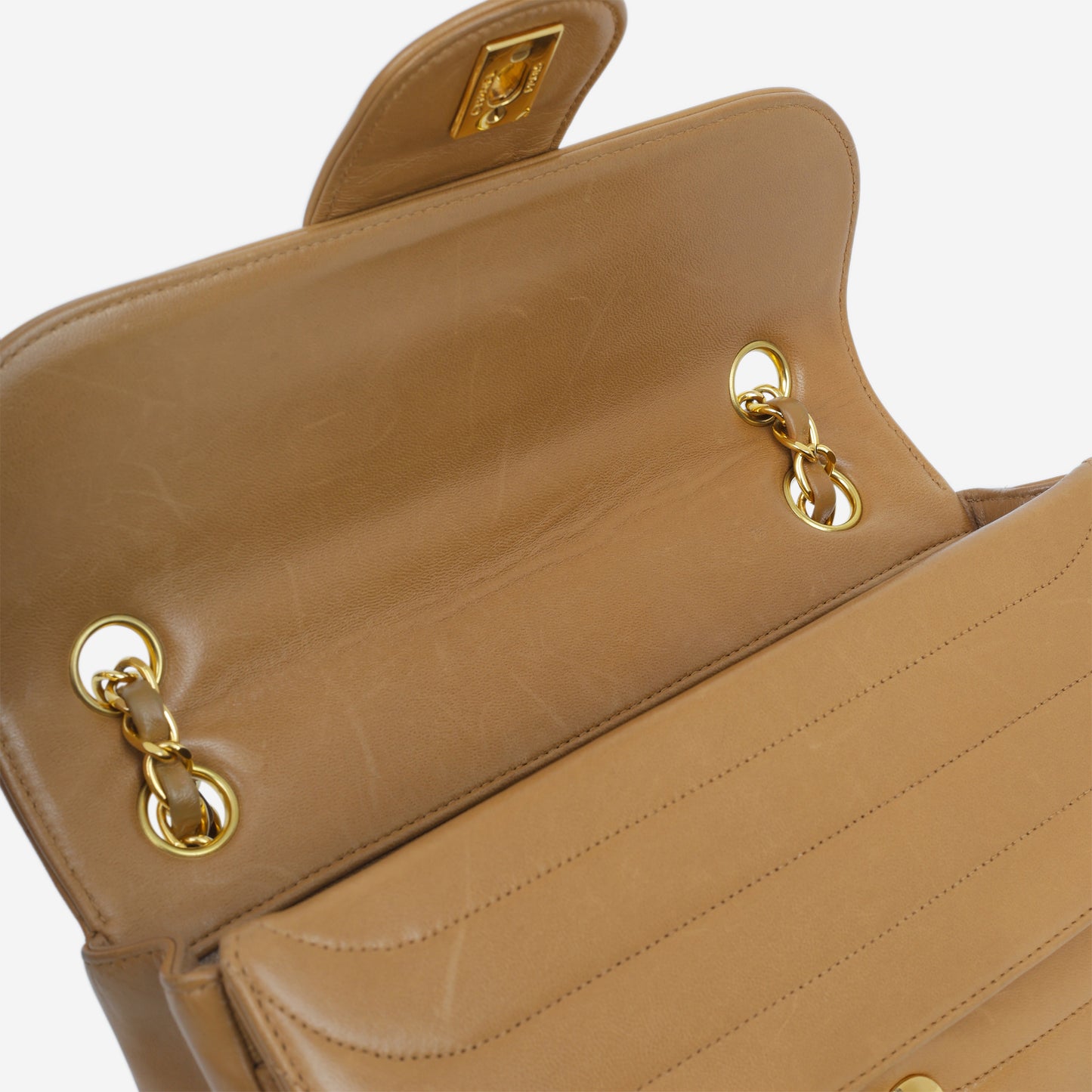 Chanel Vintage Horizontal Flap Bag - Beige Lambskin | Gold Hardware