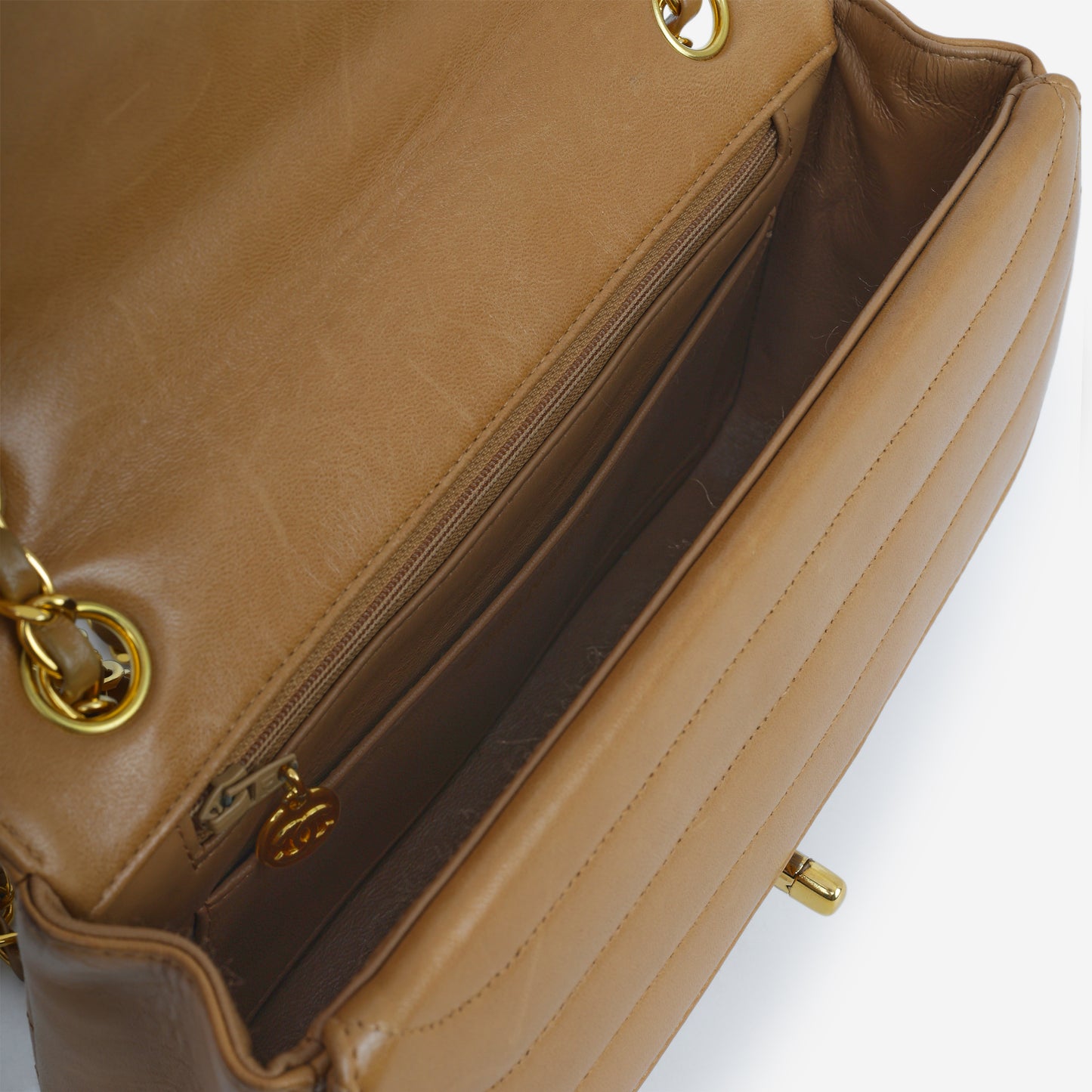 Chanel Vintage Horizontal Flap Bag - Beige Lambskin | Gold Hardware