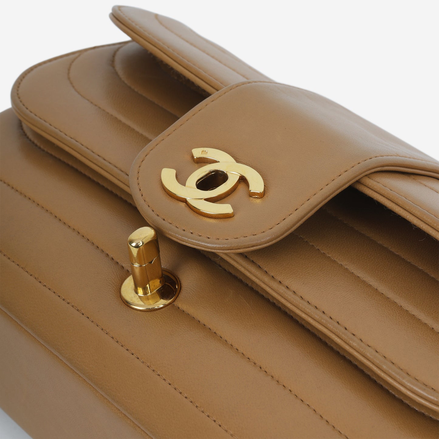 Chanel Vintage Horizontal Flap Bag - Beige Lambskin | Gold Hardware